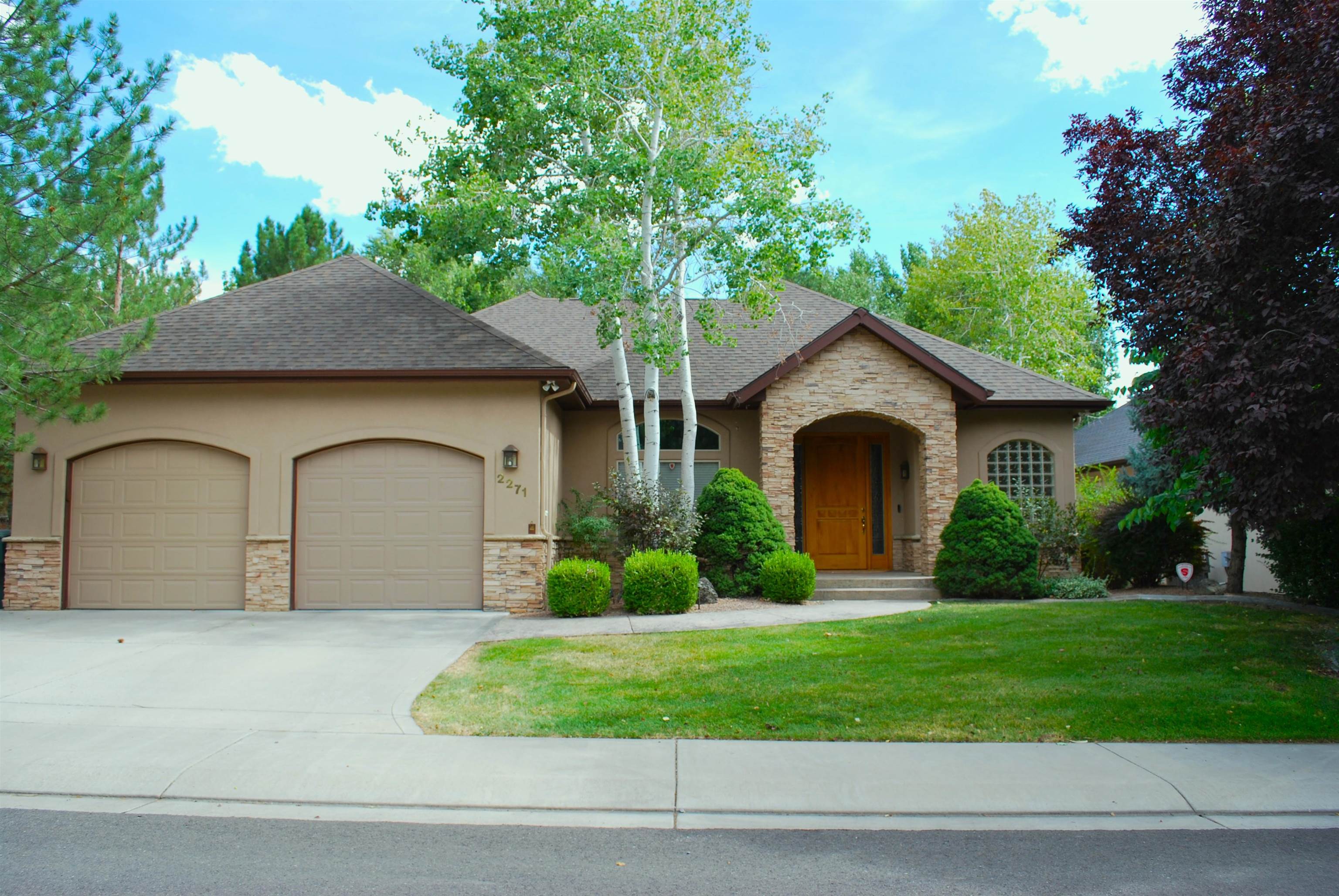 2271 Fernwood Court Property Photo 1