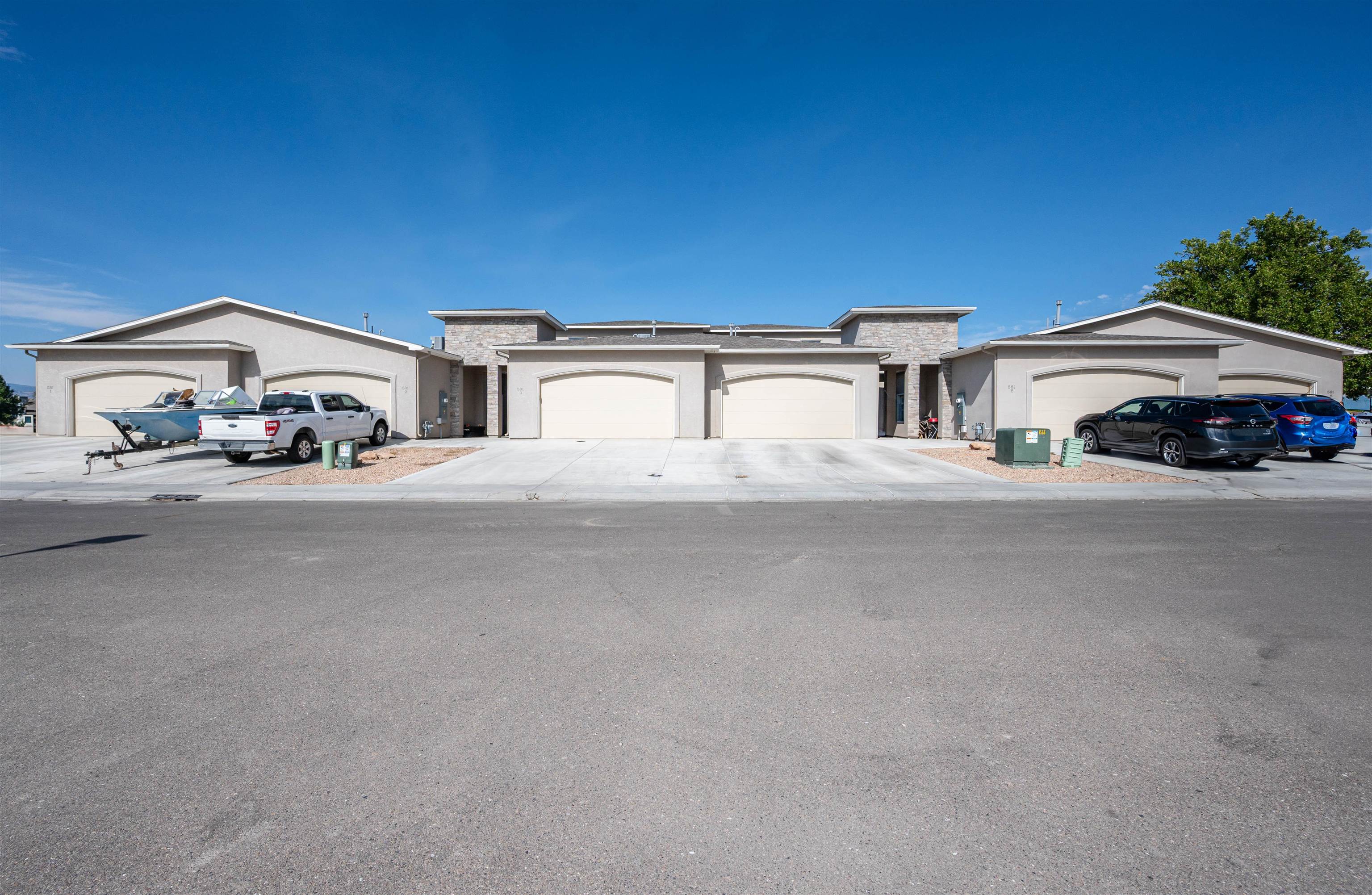 581 W Indian Creek Drive Property Photo 1