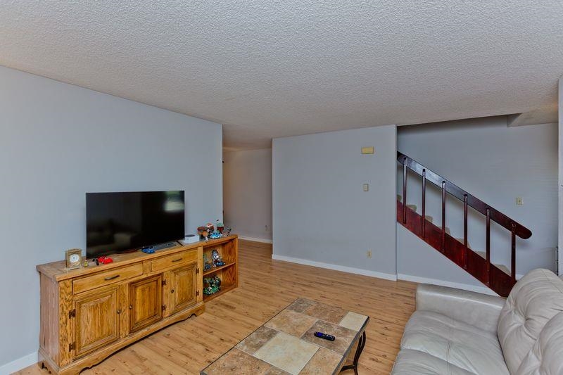556 W Good Hope Circle Property Photo 6