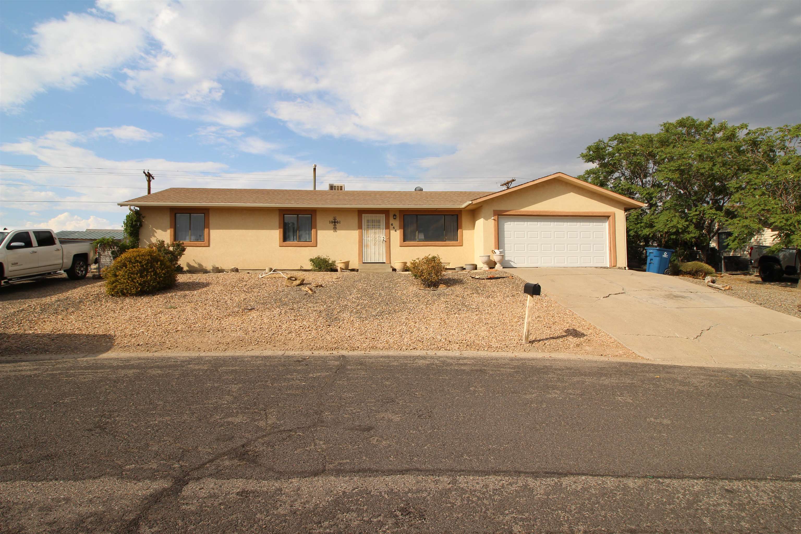 644 Highview Road Property Photo 1
