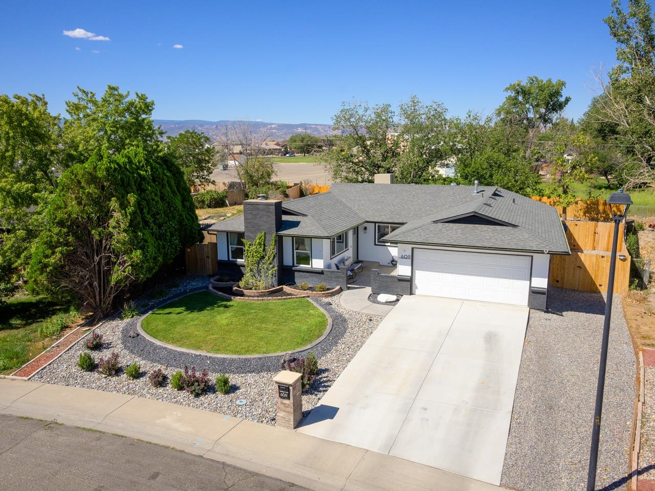 609 W Indian Creek Drive Property Photo 1