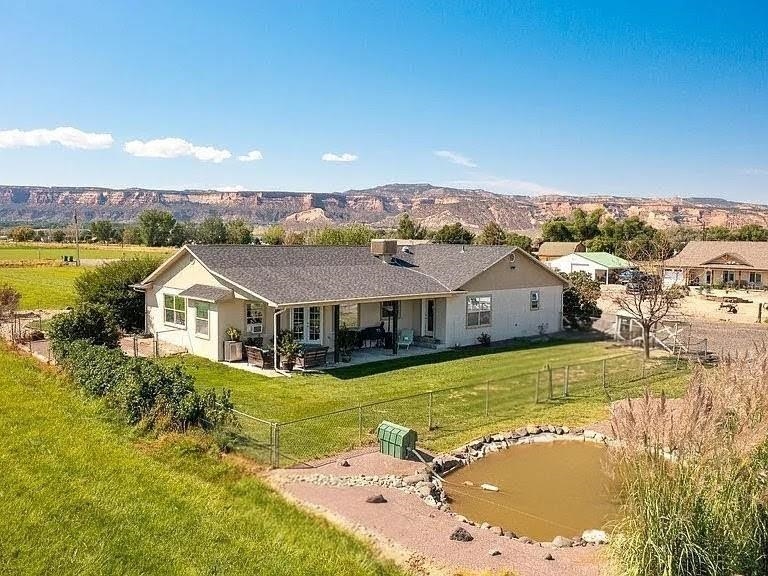 2116 I Road Property Photo