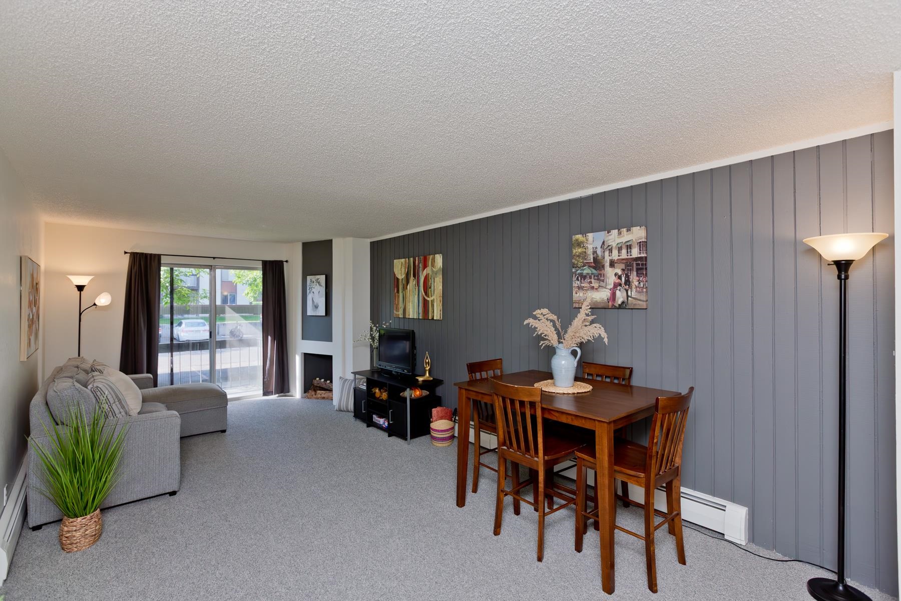 3150 Lakeside Drive Property Photo 4