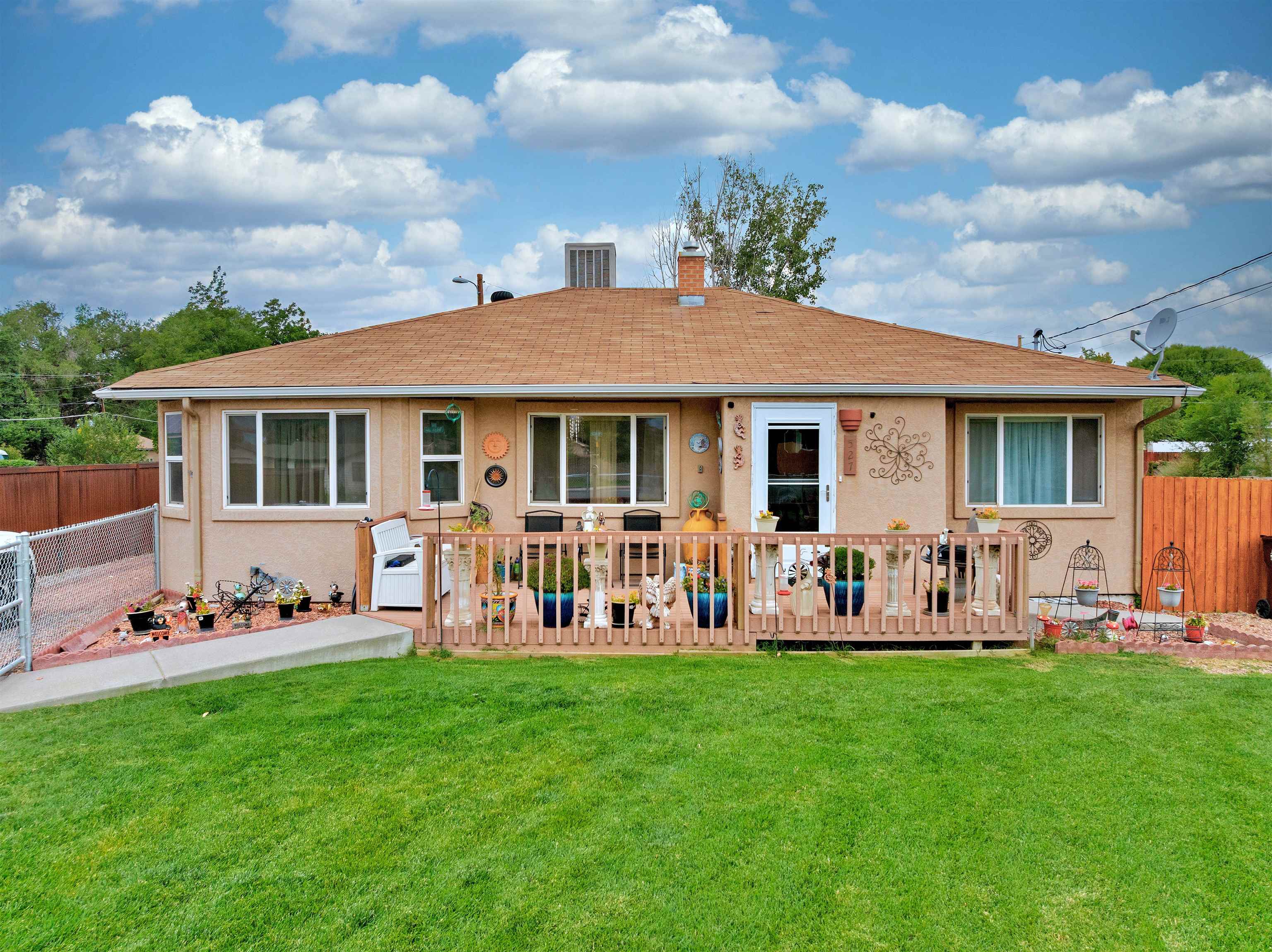 527 30 Road Property Photo 1