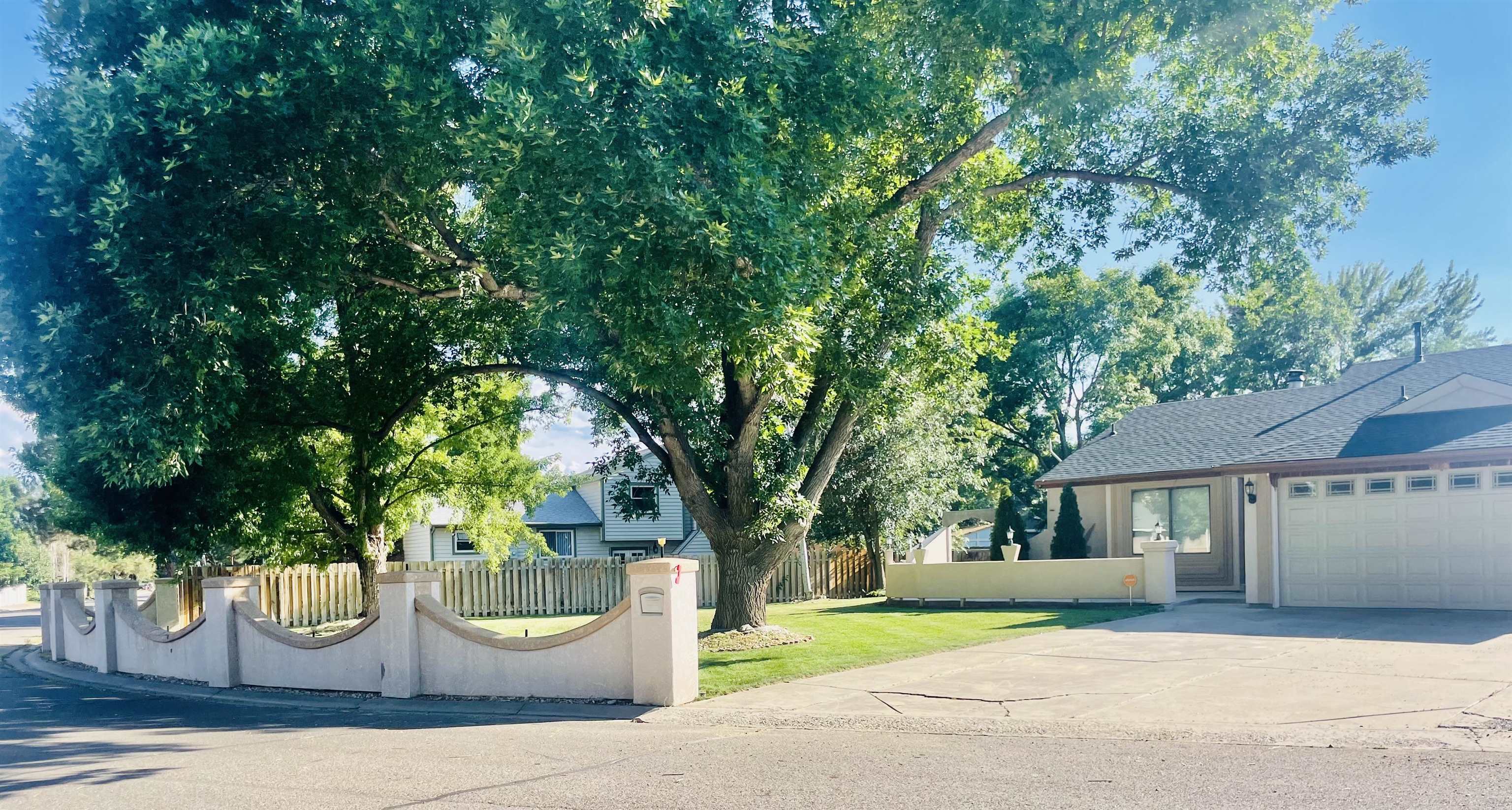 581 Eastbrook Street Property Photo