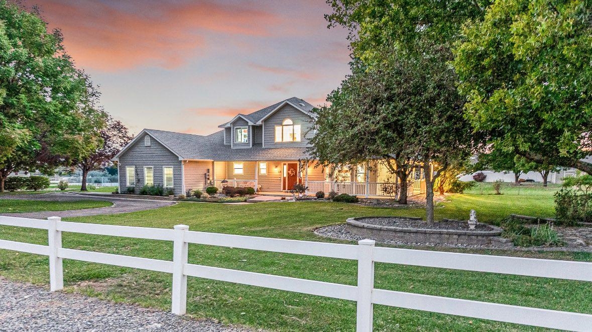 631 29 1/2 Road Property Photo 1