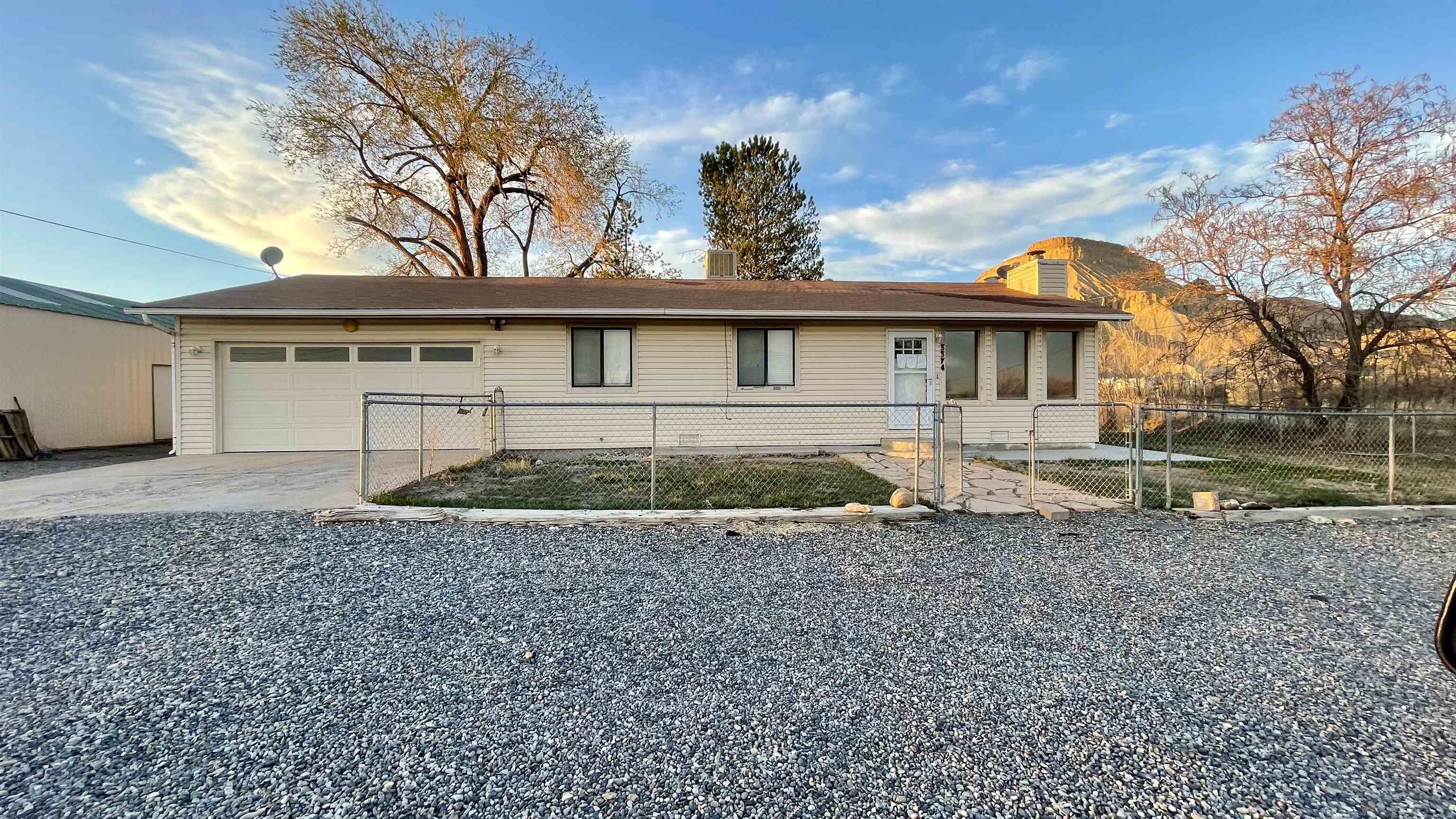 3374 G Road Property Photo 1