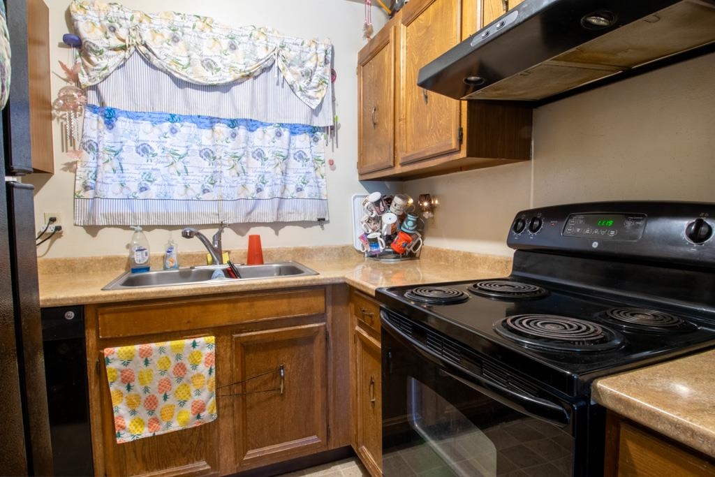 3233 Lakeside Drive Property Photo 6
