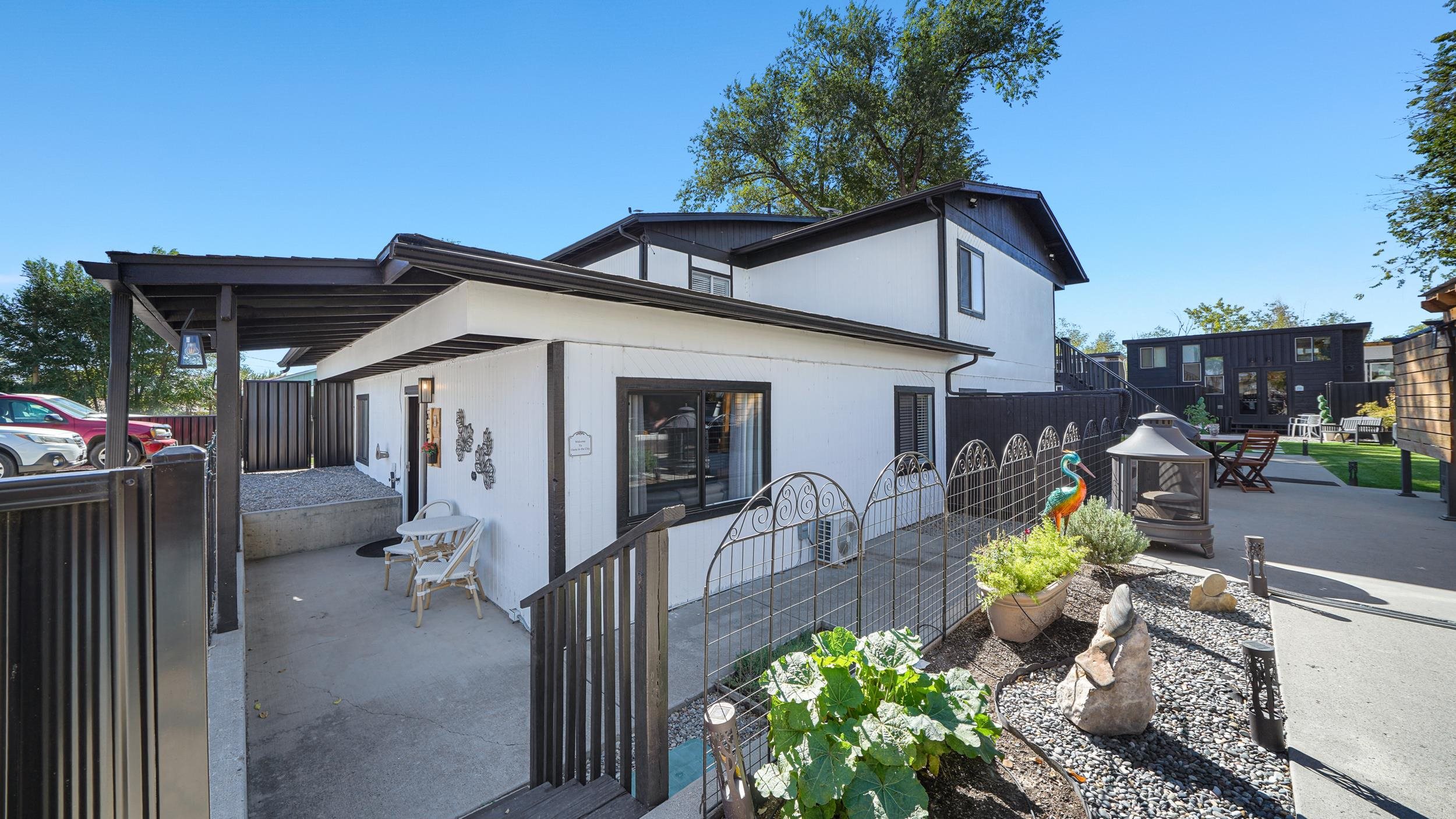 557 N Sparn Court Property Photo 1