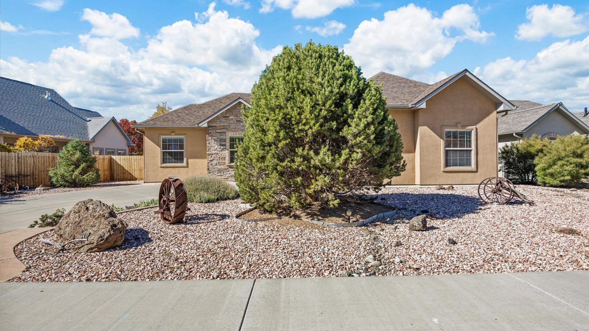 325 Vista Valley Drive Property Photo 1