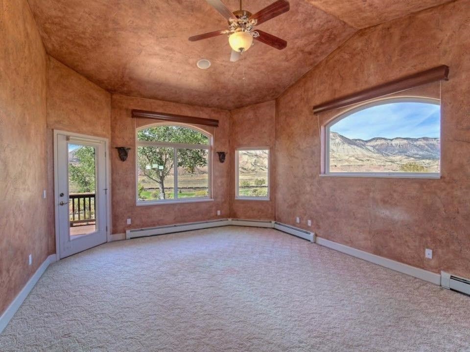 233 Meadow Creek Drive Property Photo 9
