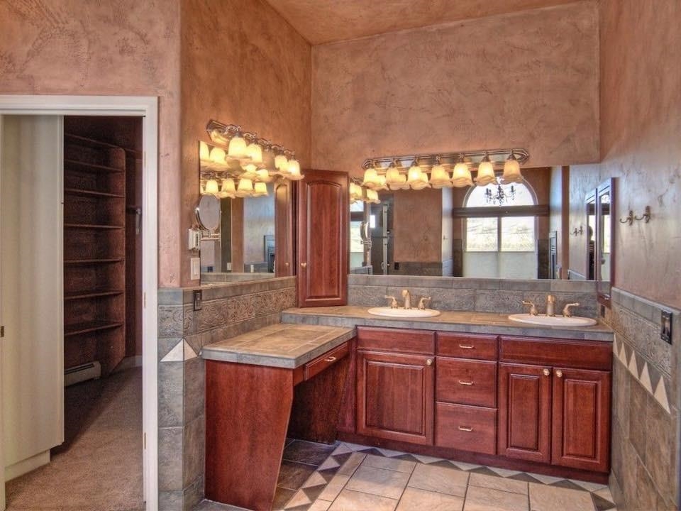 233 Meadow Creek Drive Property Photo 11