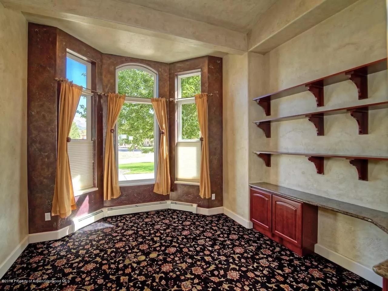 233 Meadow Creek Drive Property Photo 16