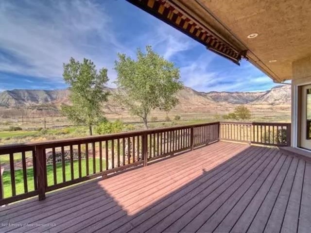 233 Meadow Creek Drive Property Photo 21
