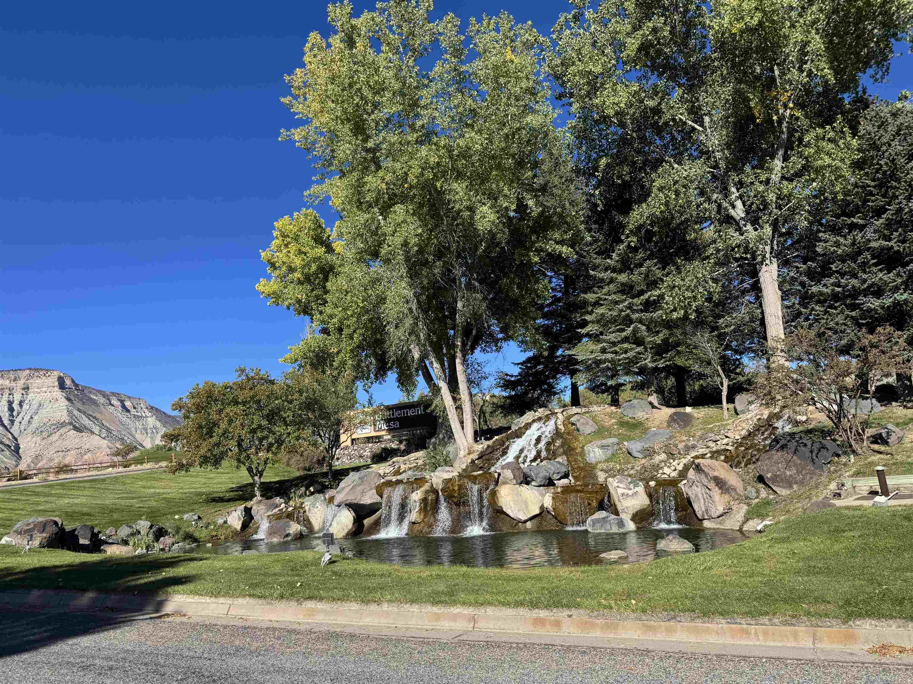 233 Meadow Creek Drive Property Photo 22