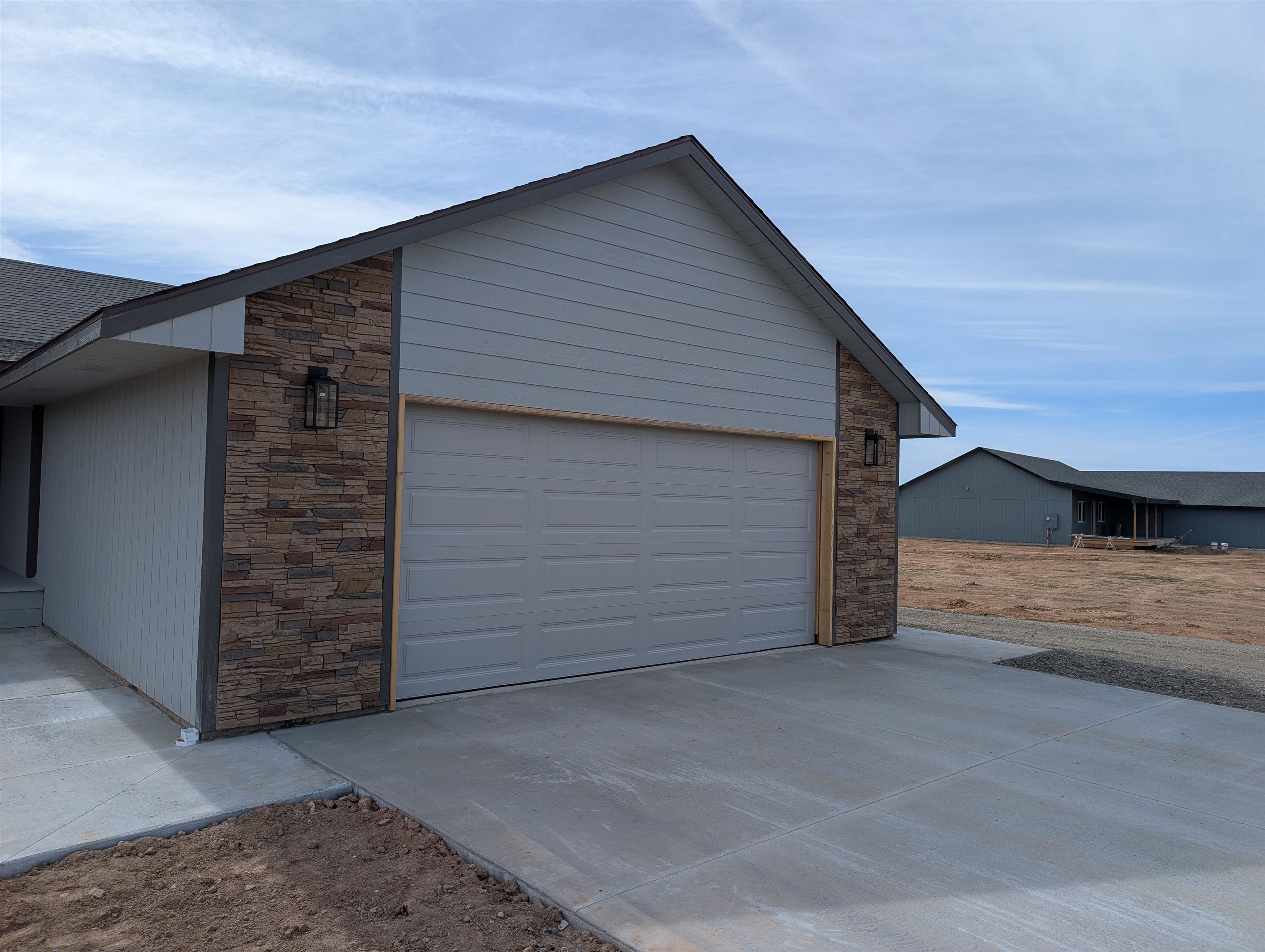 20194 Lilac Lane Property Photo 3