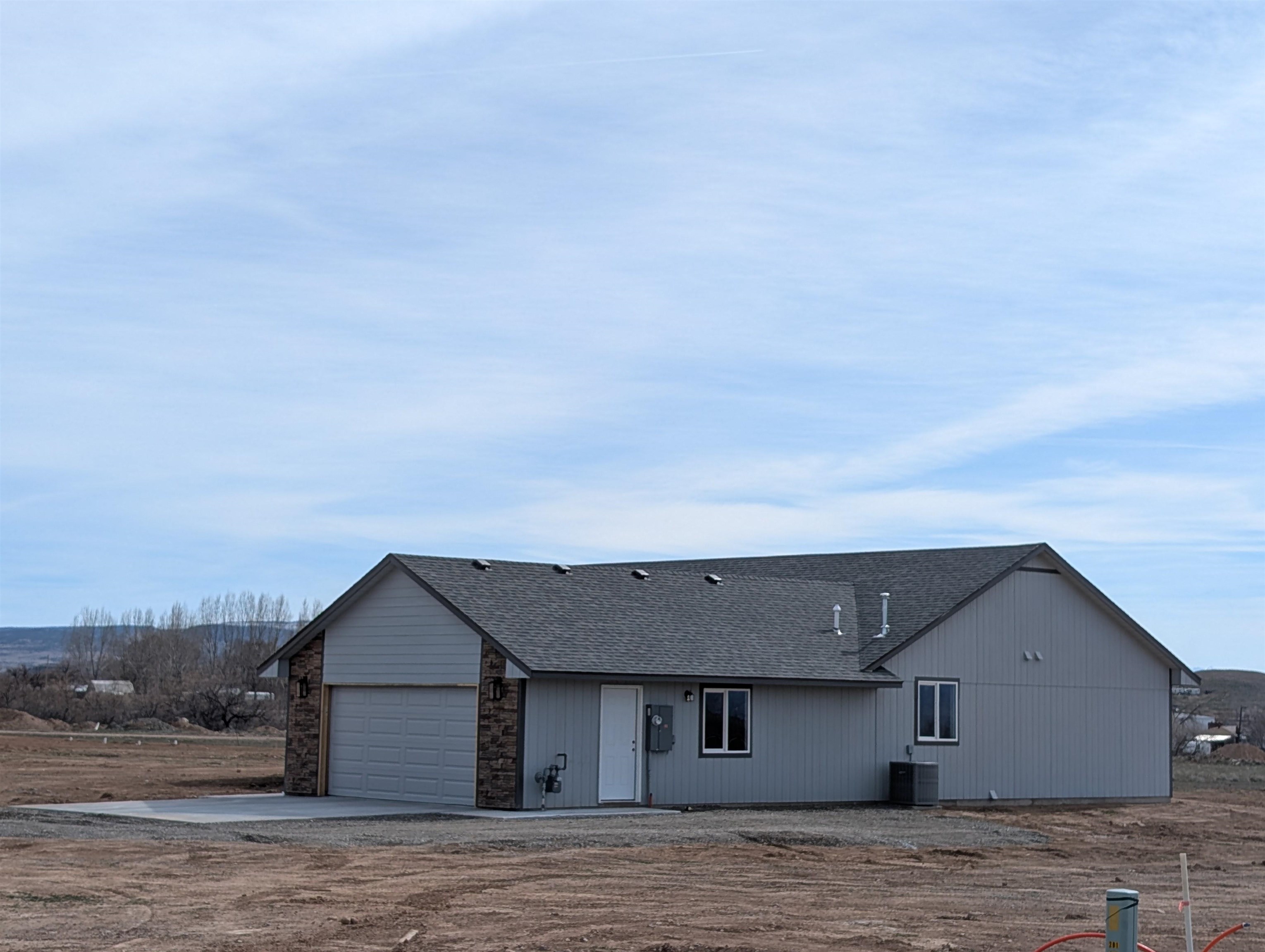 20194 Lilac Lane Property Photo 4