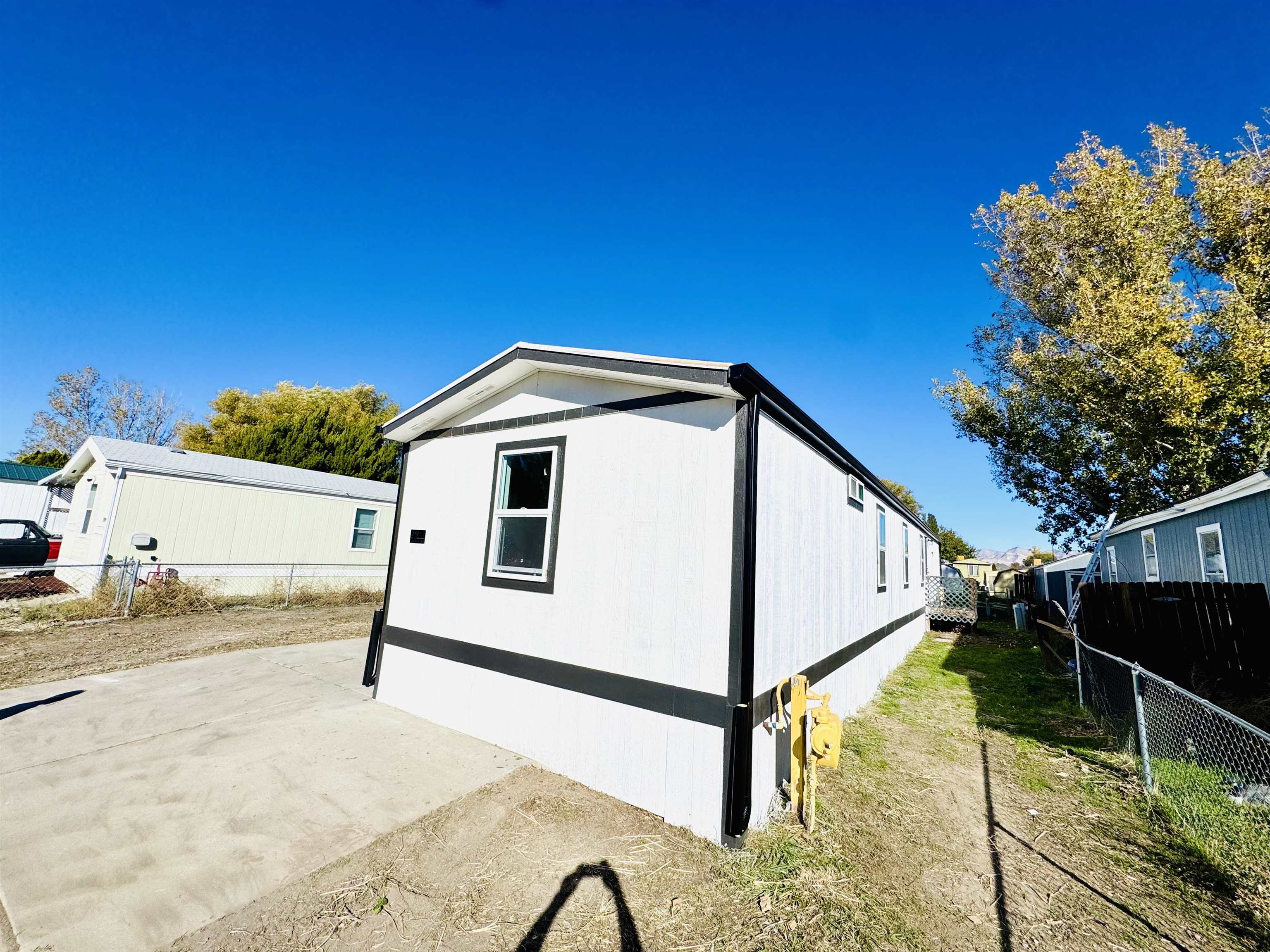 2990 1/2 Globe Willow Avenue Property Photo 2