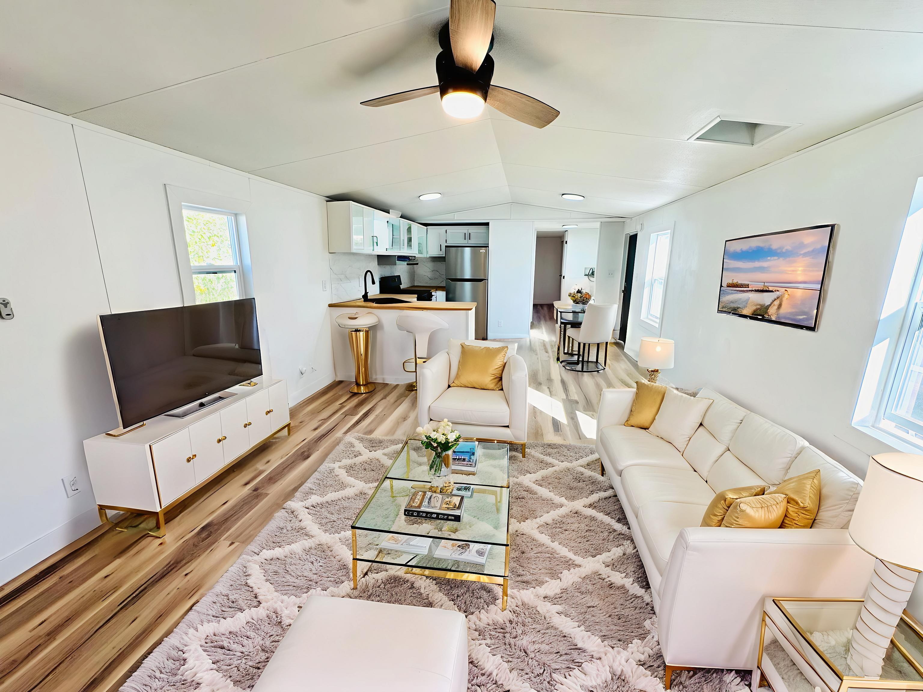 2990 1/2 Globe Willow Avenue Property Photo 6