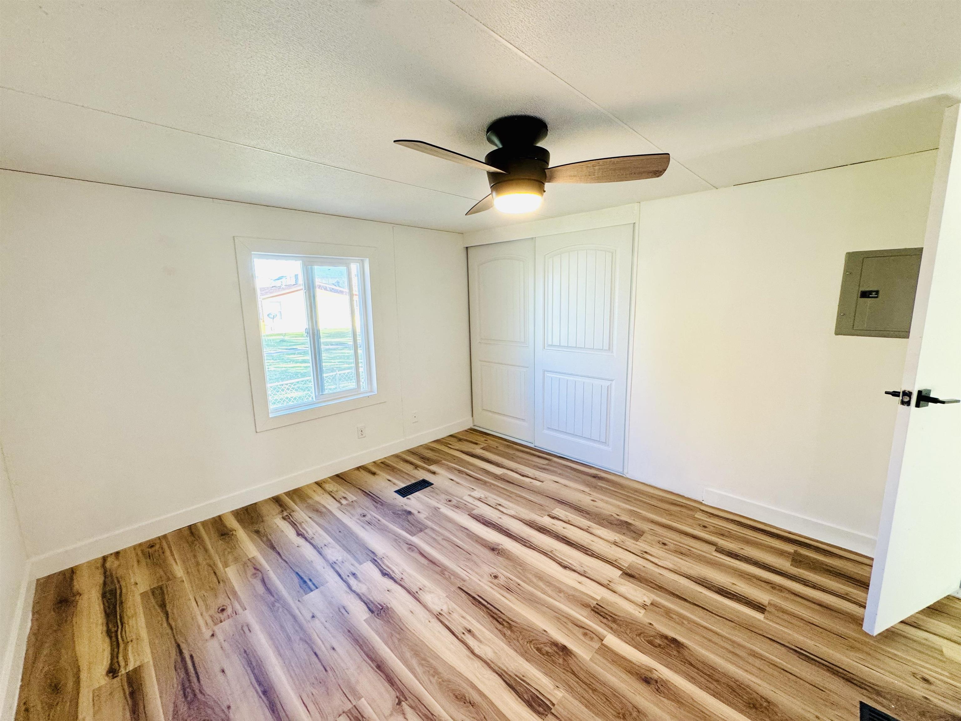 2990 1/2 Globe Willow Avenue Property Photo 7