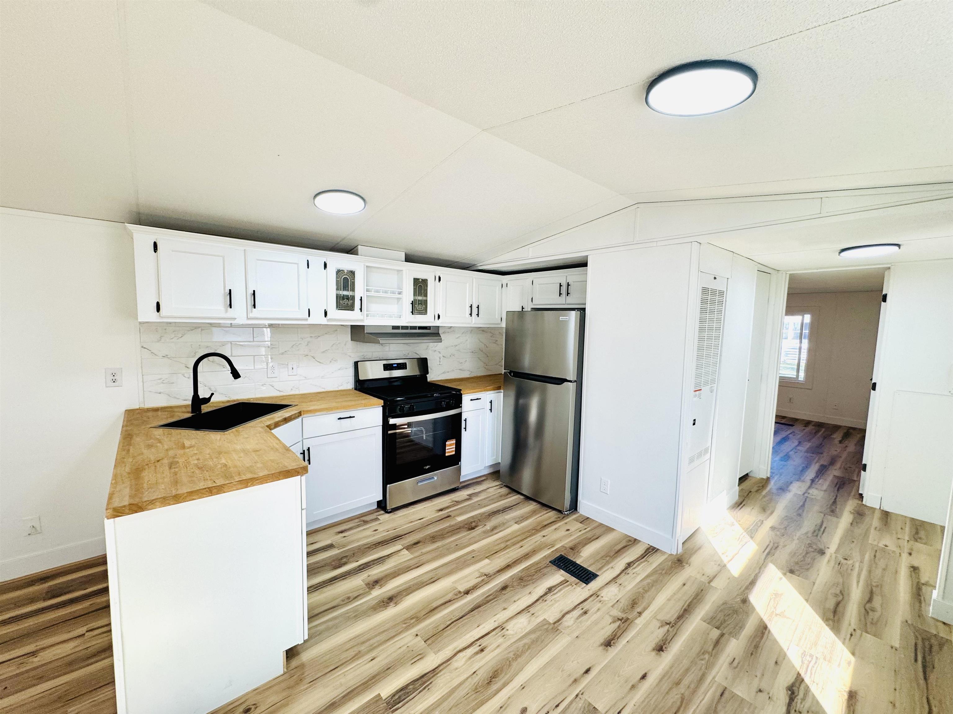 2990 1/2 Globe Willow Avenue Property Photo 8