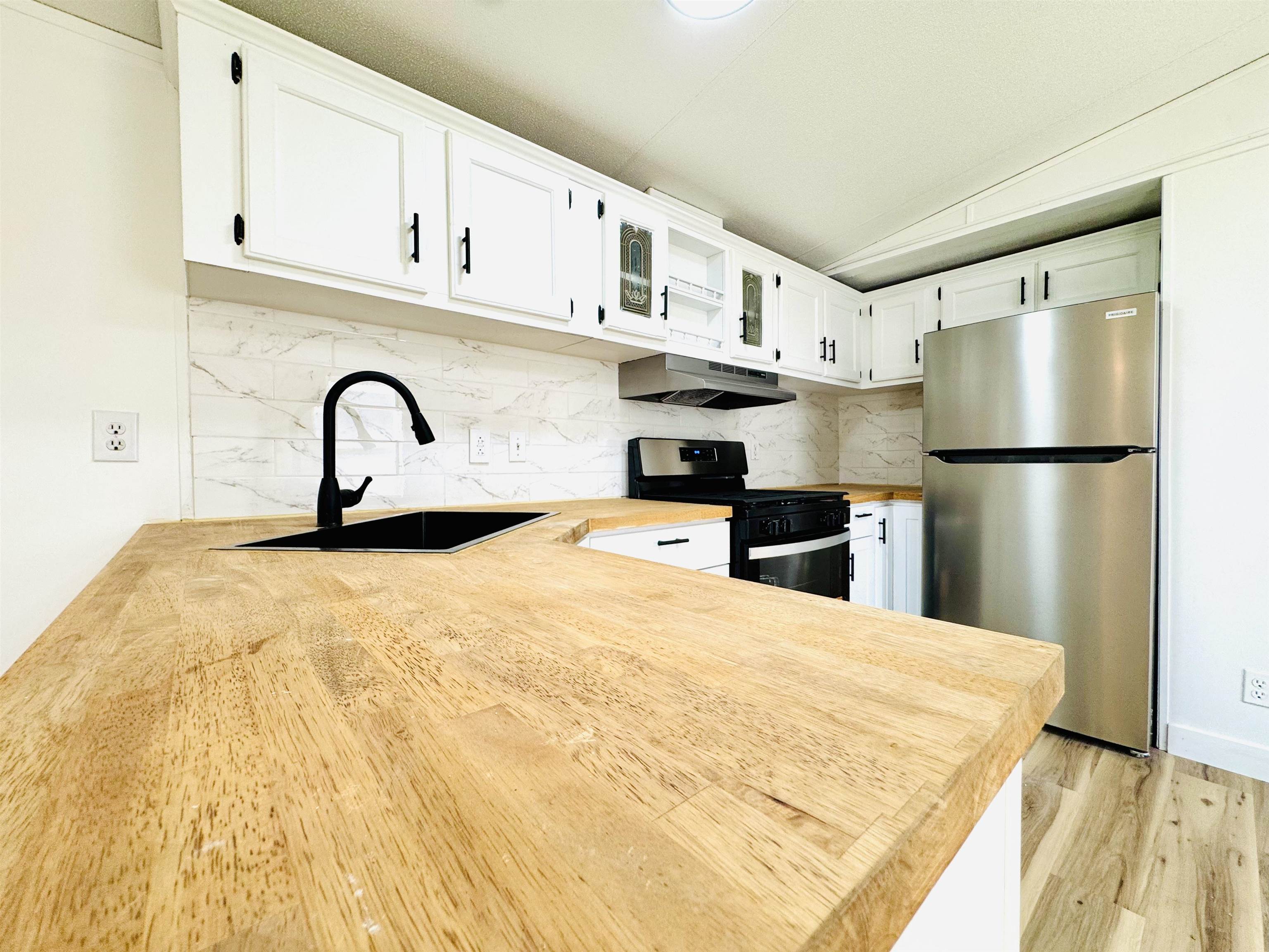 2990 1/2 Globe Willow Avenue Property Photo 11