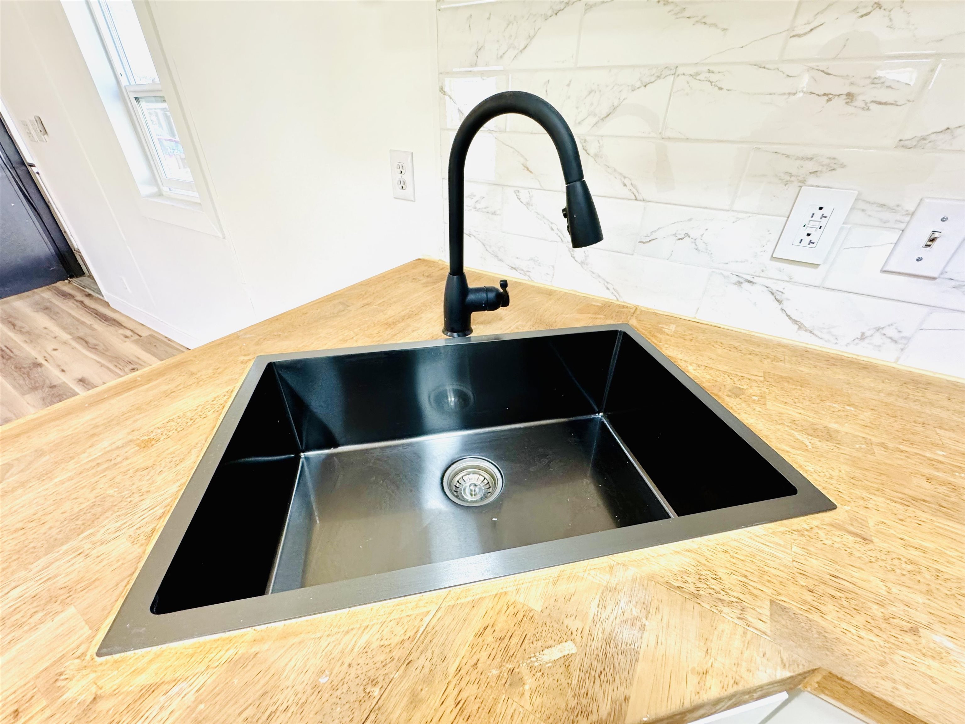 2990 1/2 Globe Willow Avenue Property Photo 15