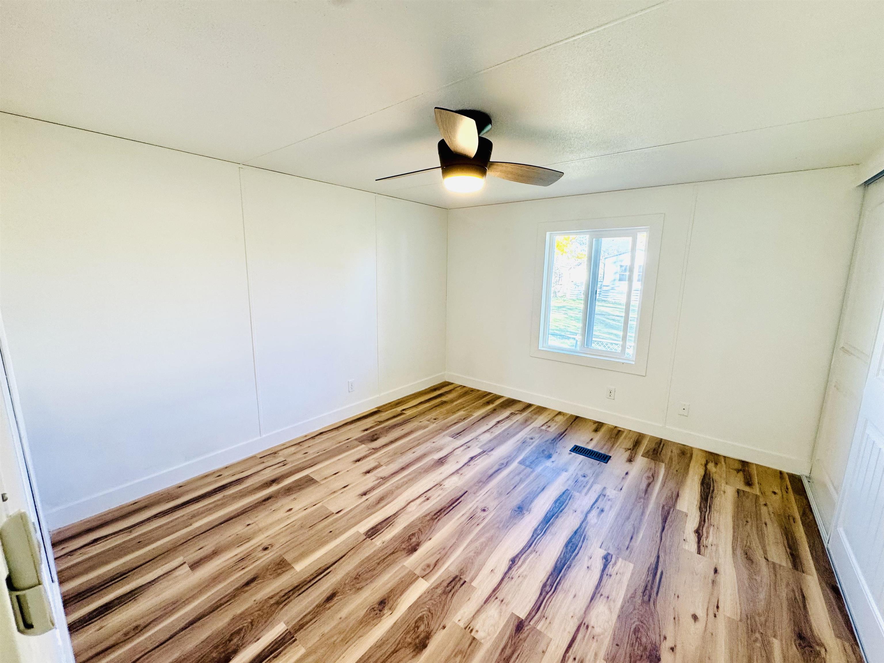 2990 1/2 Globe Willow Avenue Property Photo 20