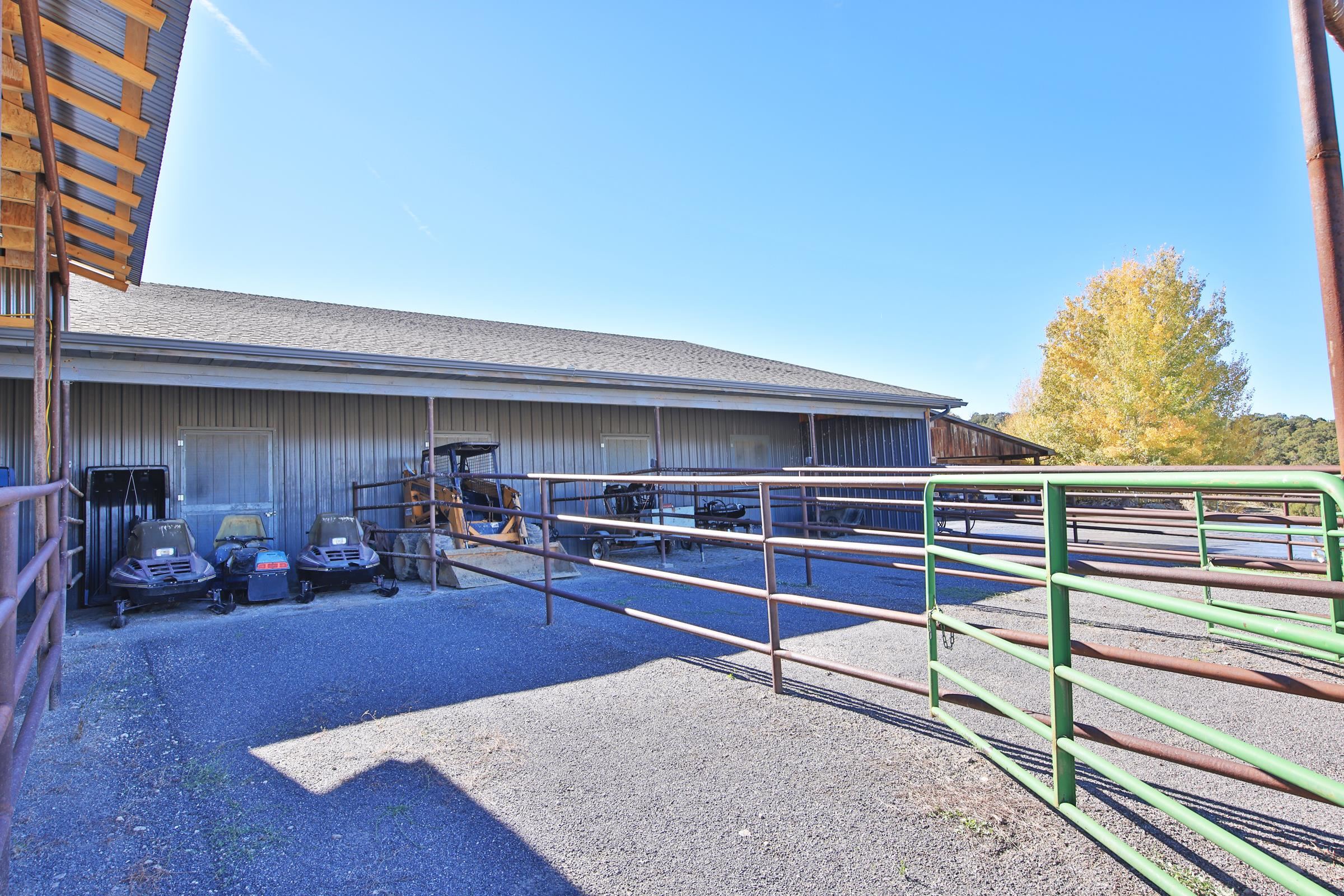 10497 54 7/10 Road Property Photo 31