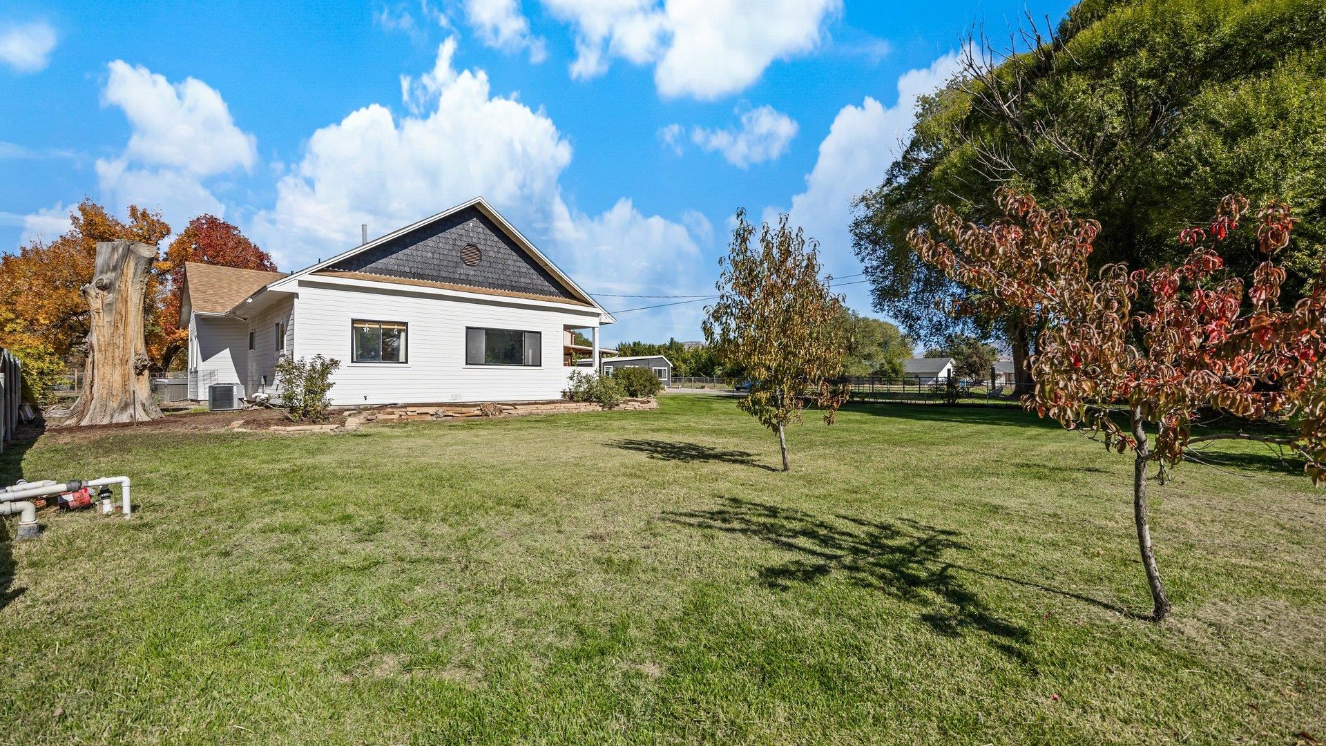 3364 E 1/4 Road Property Photo 2