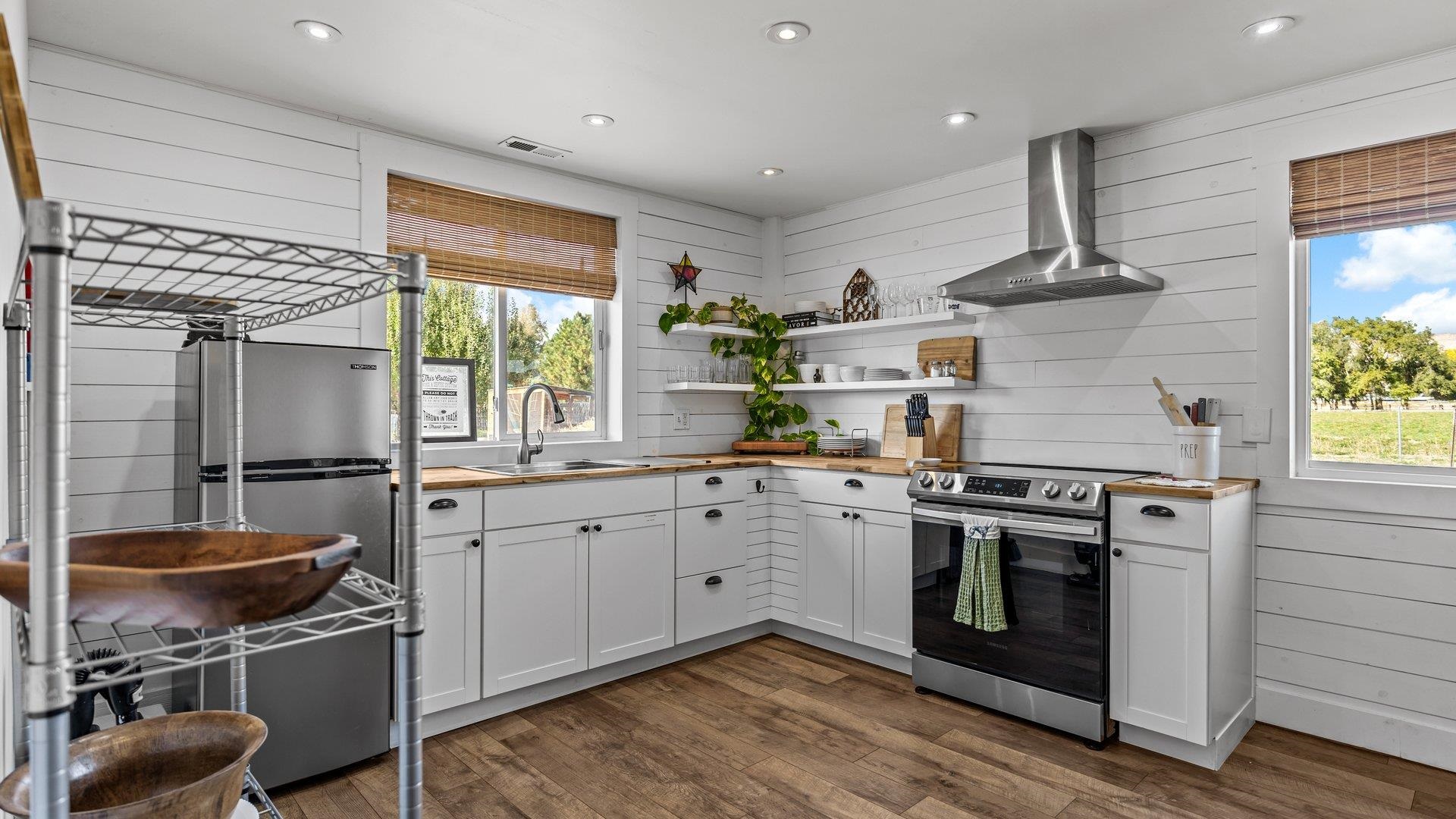 3364 E 1/4 Road Property Photo 5