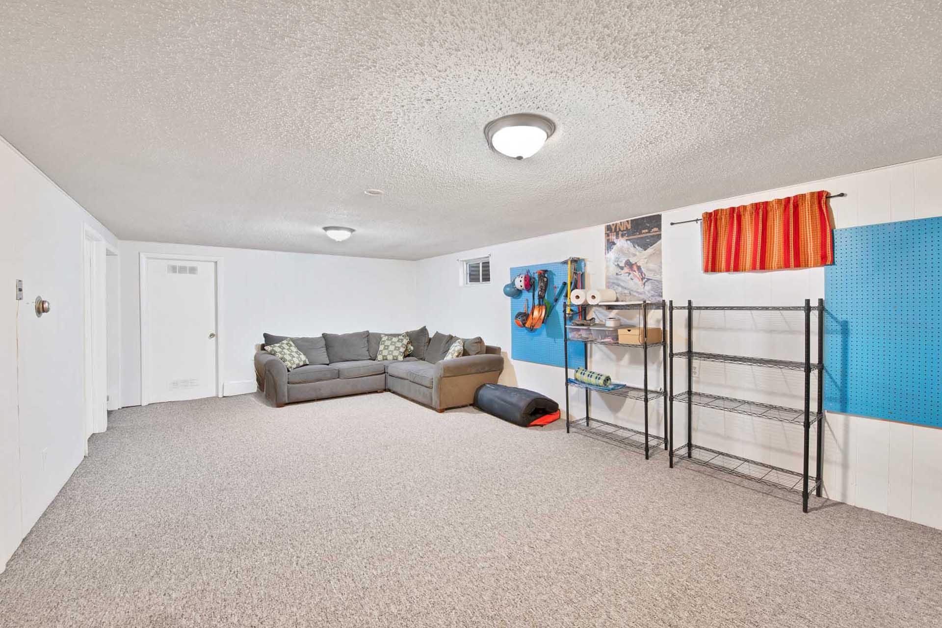 2053 S Broadway Property Photo 28