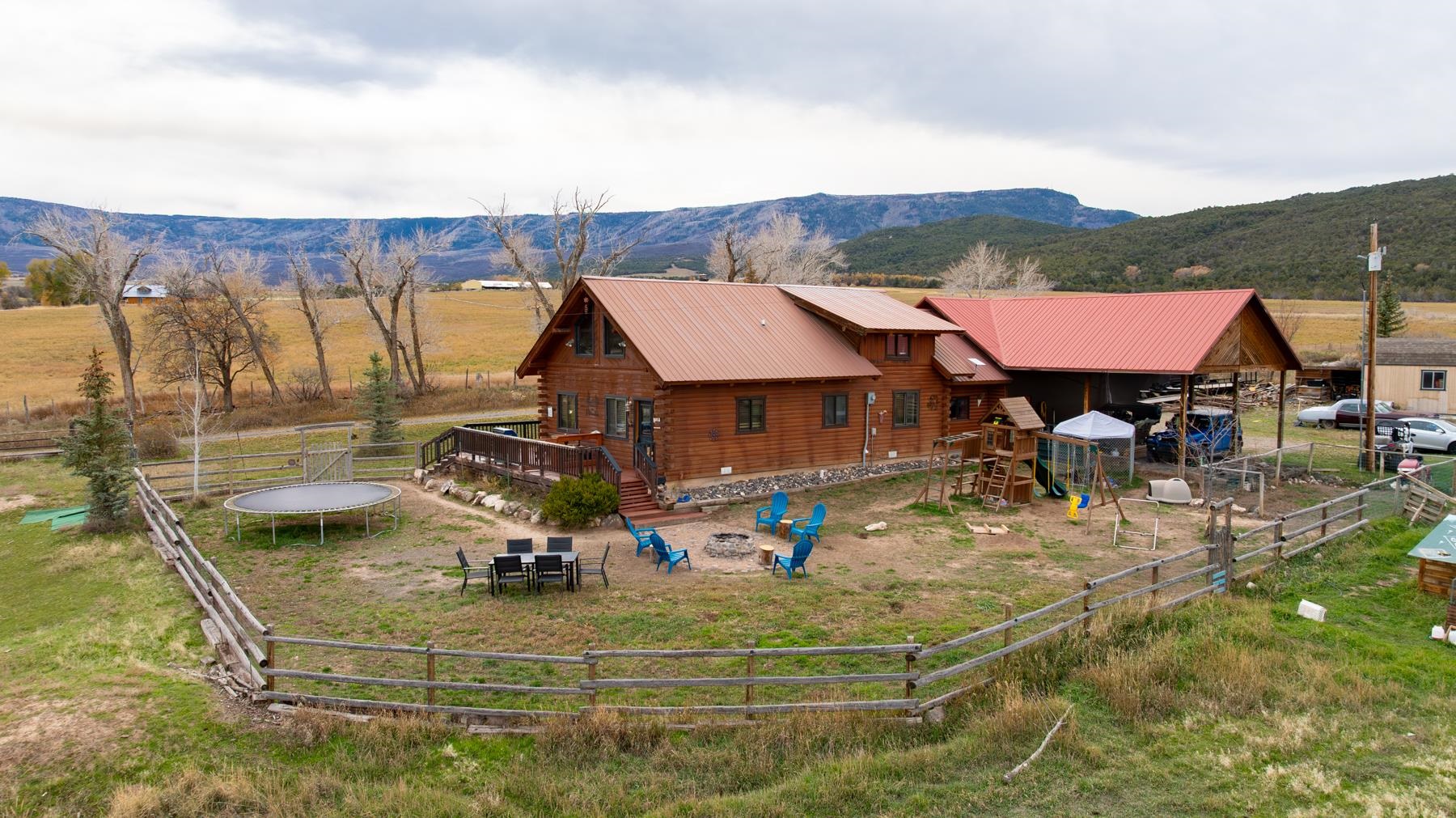 9759 48 Road Property Photo 3