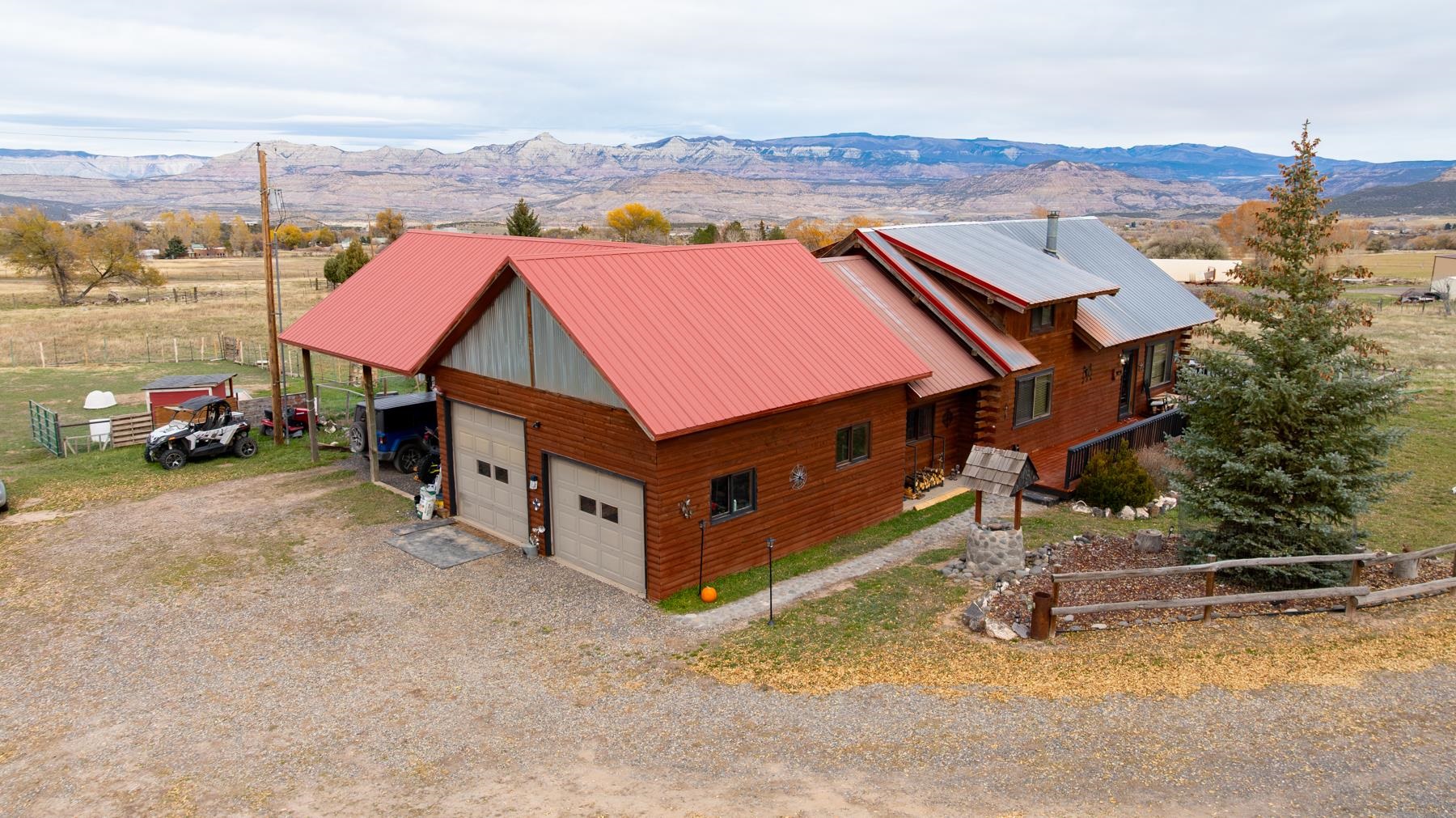 9759 48 Road Property Photo 4