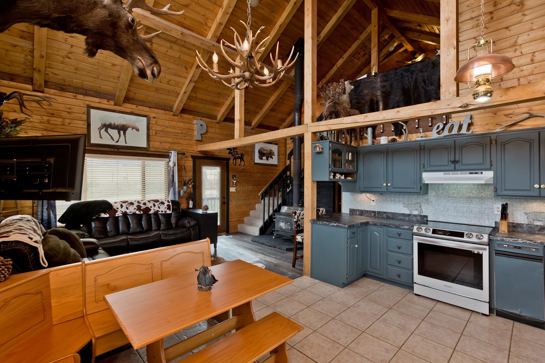 9759 48 Road Property Photo 14