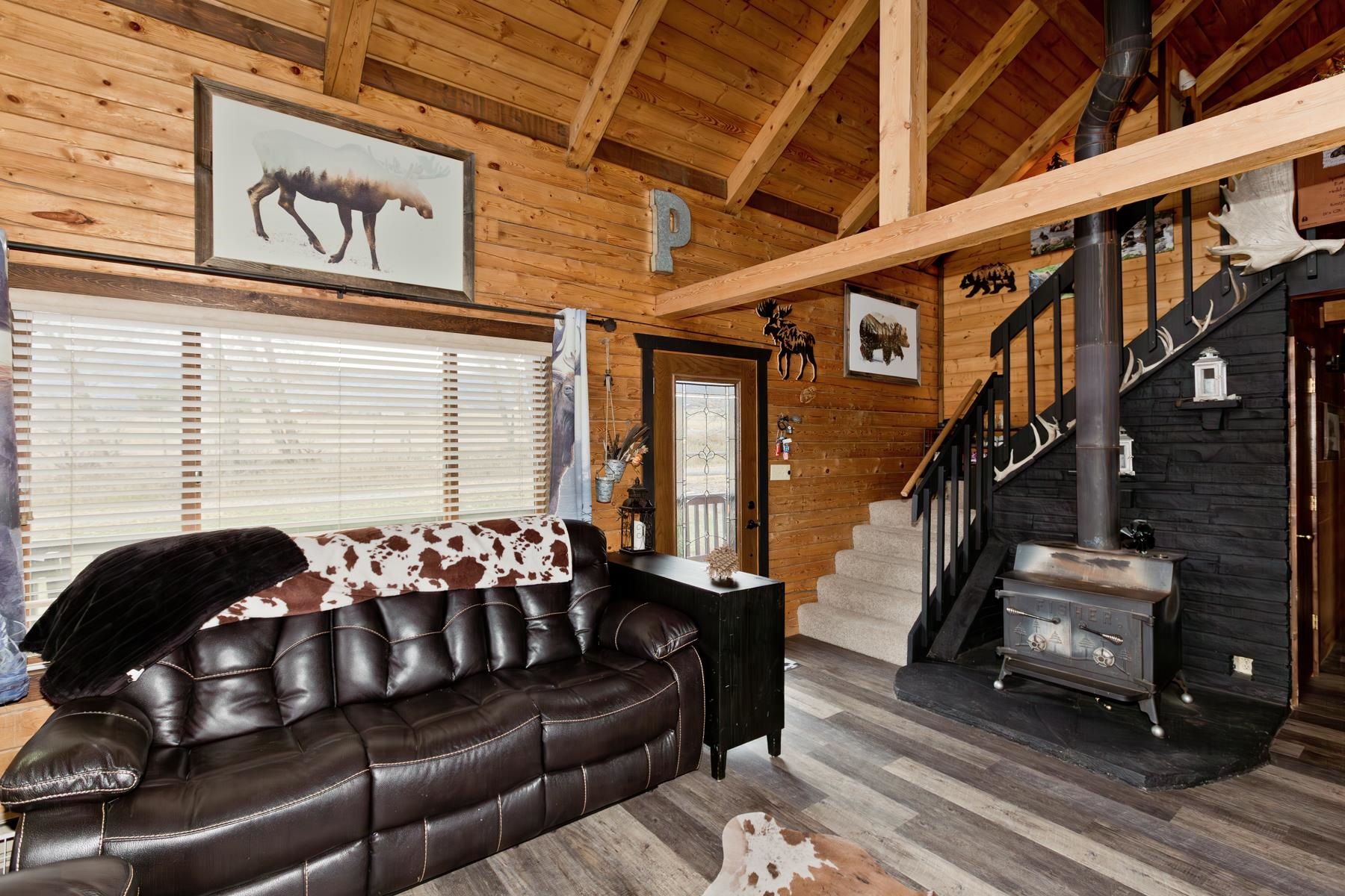 9759 48 Road Property Photo 16