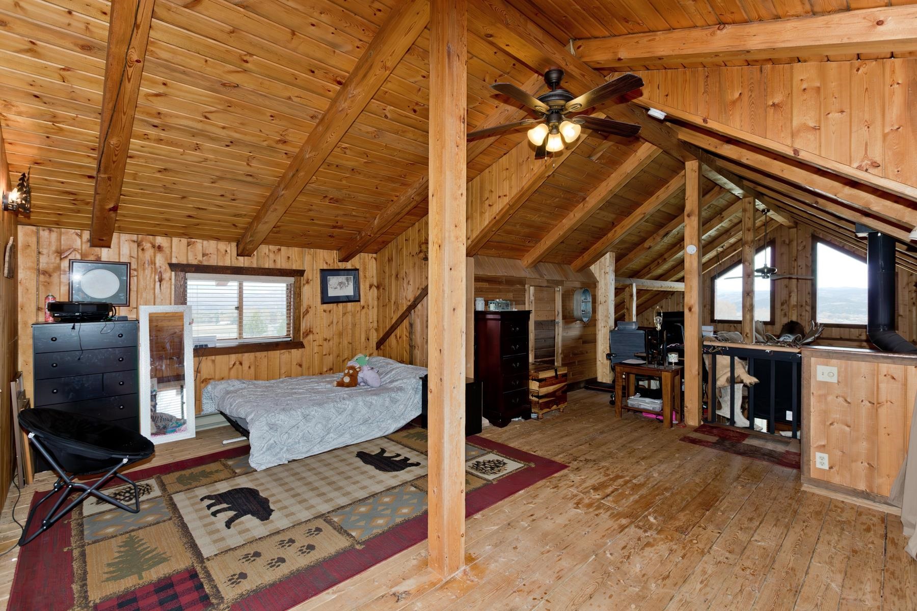 9759 48 Road Property Photo 18