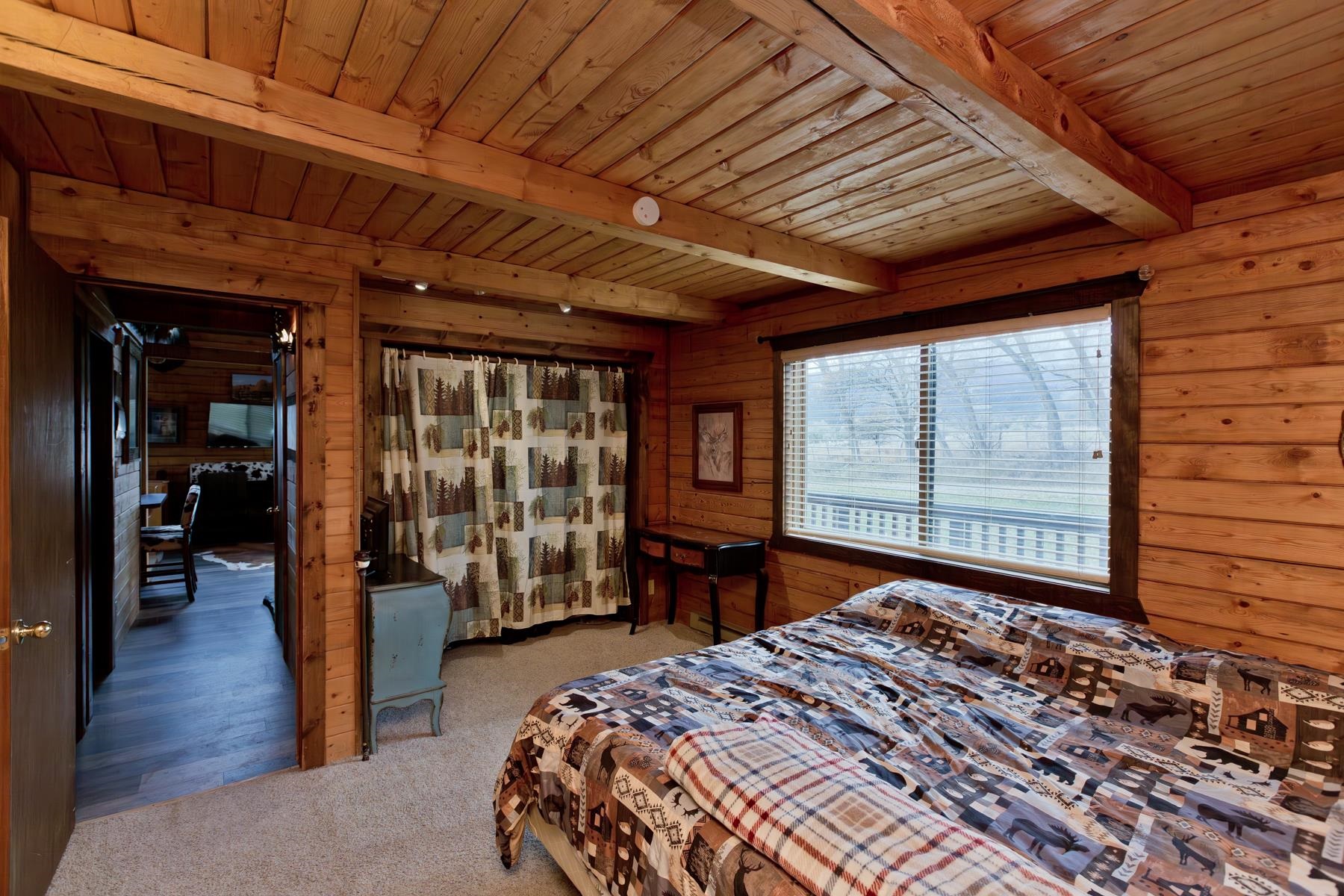 9759 48 Road Property Photo 22