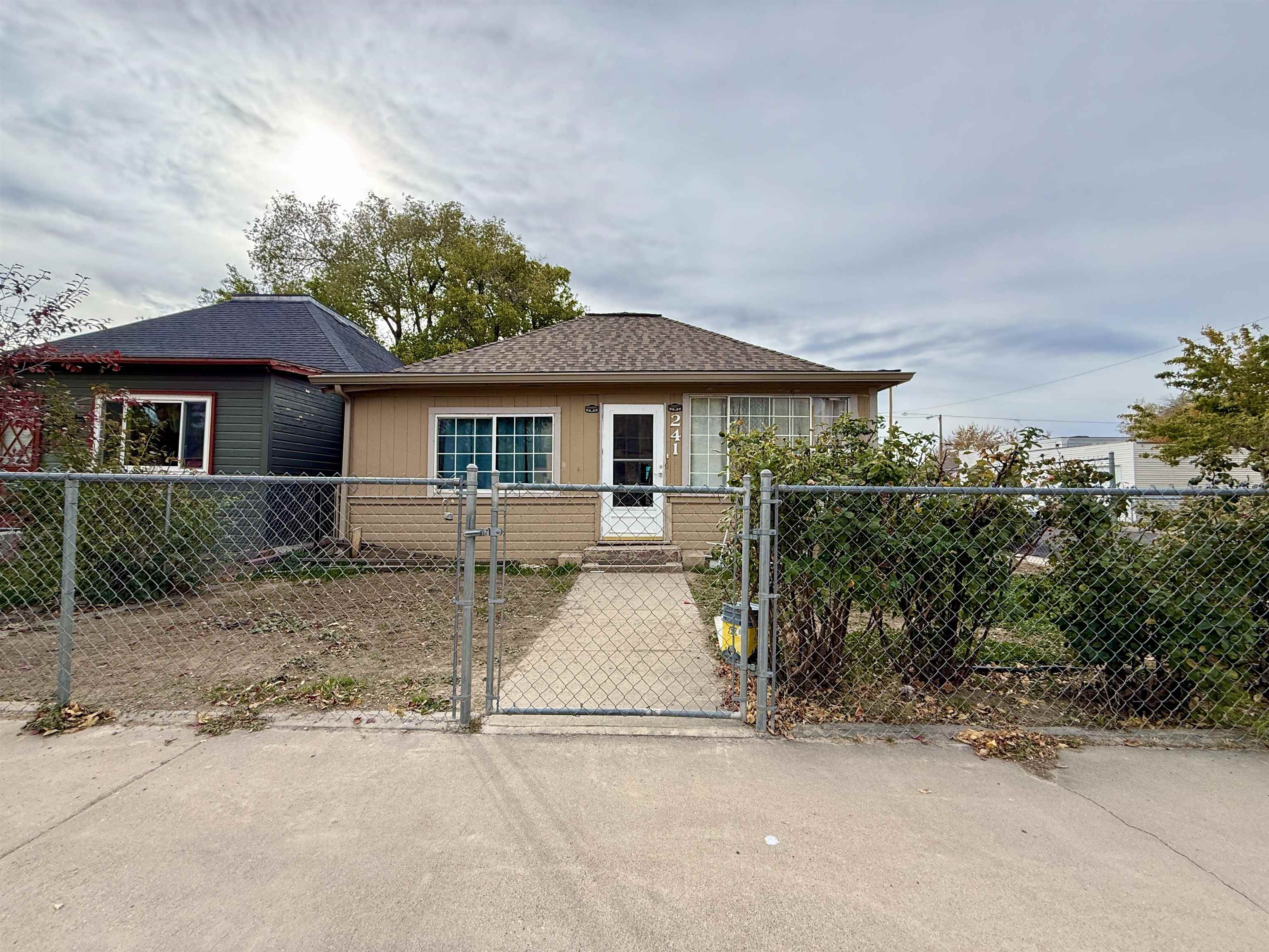 241 W 4th Street Property Photo 1