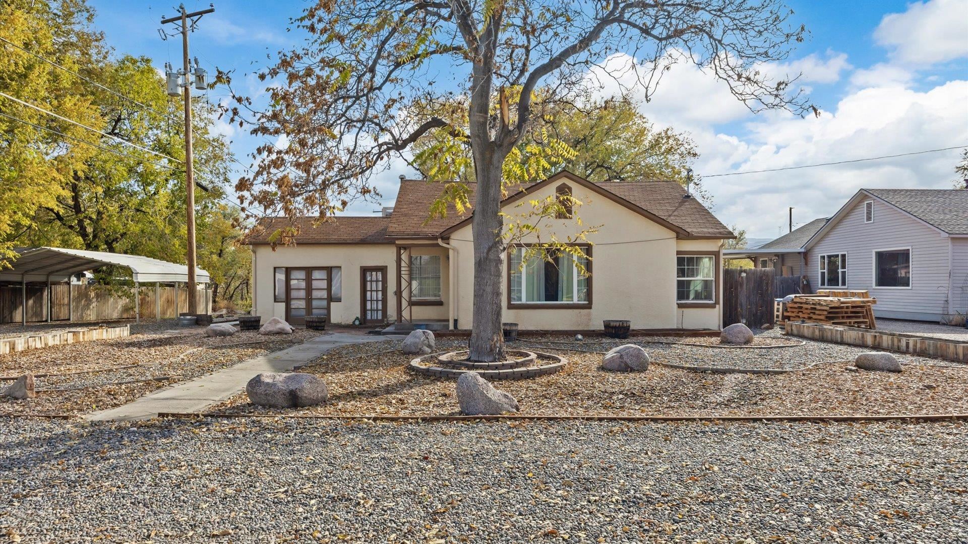 1055 Glenwood Drive Property Photo 1