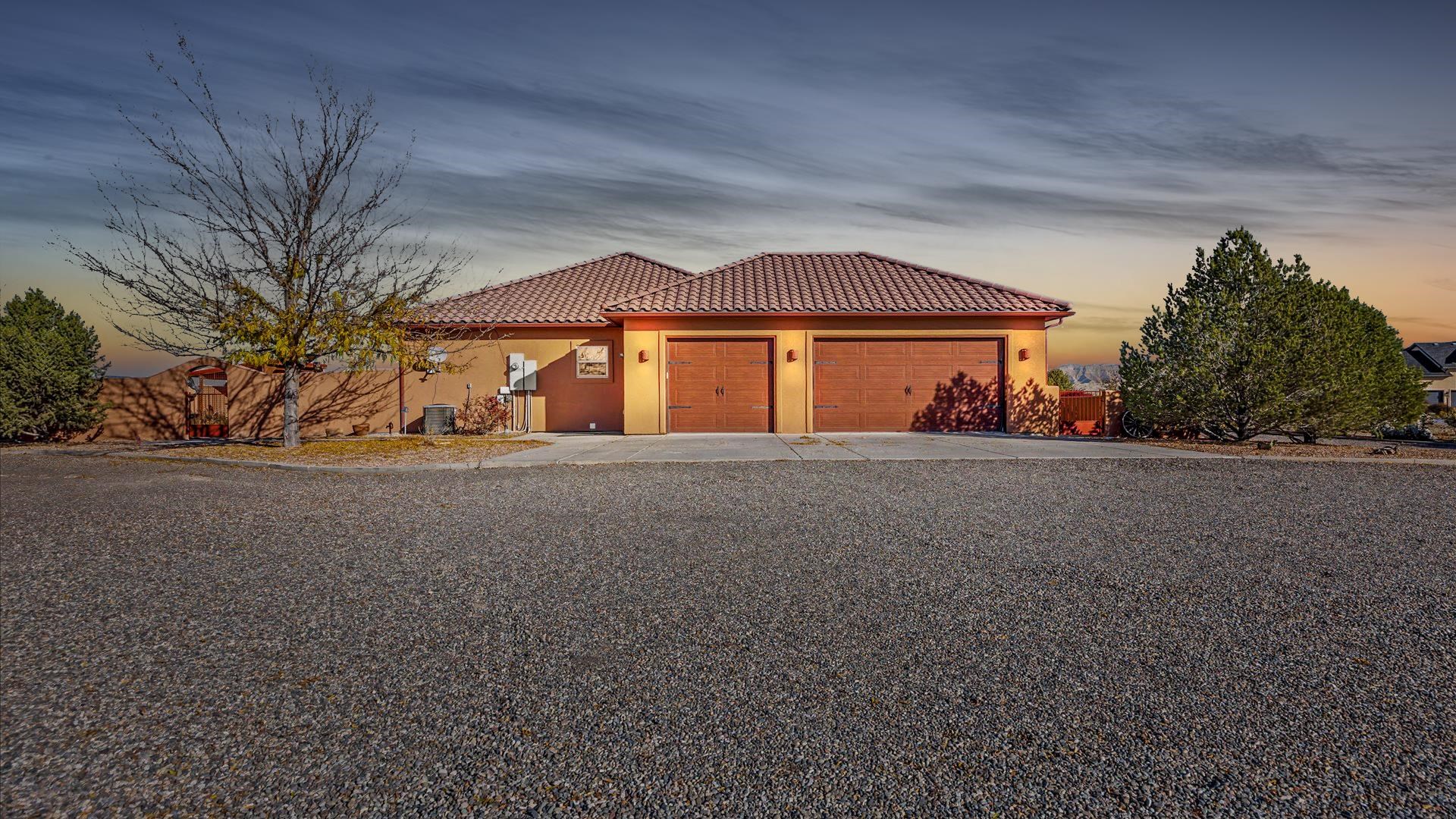 1633 Campfire Court Property Photo 6