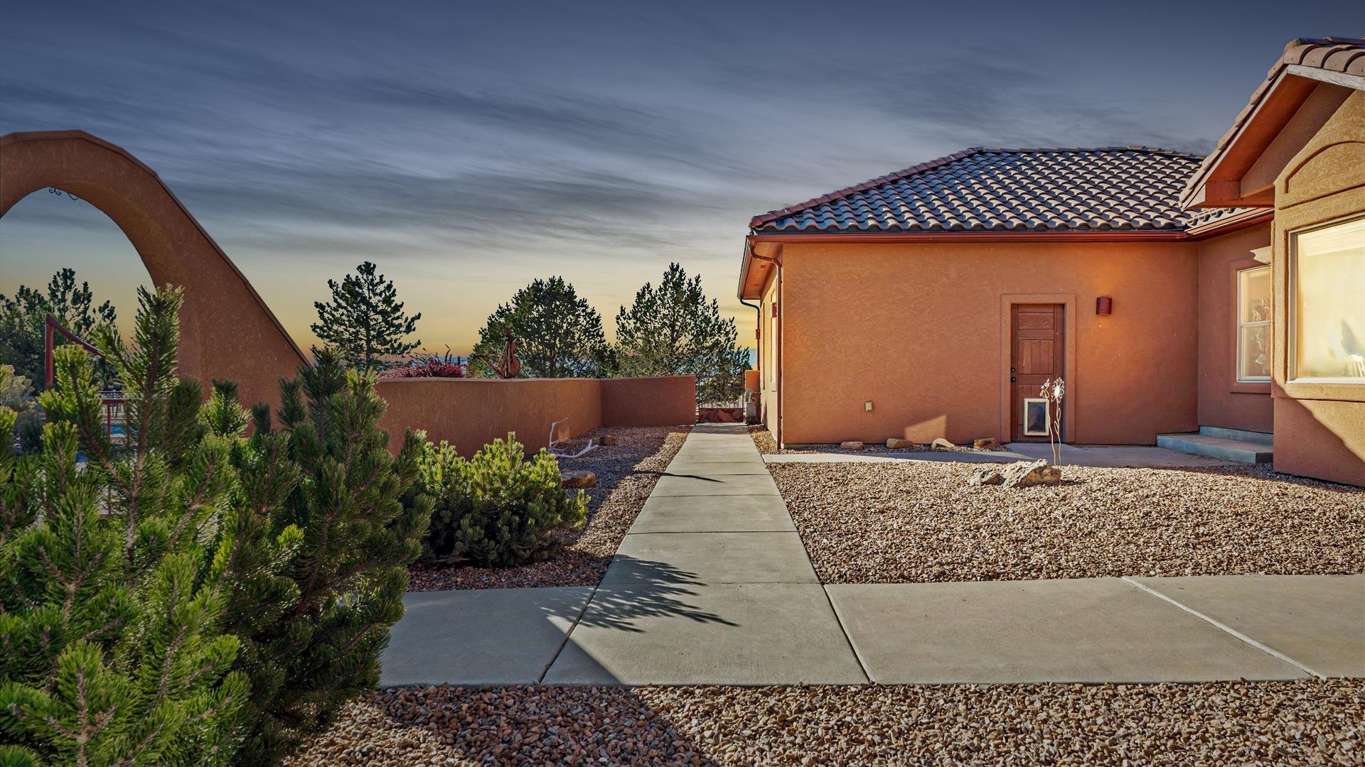 1633 Campfire Court Property Photo 8