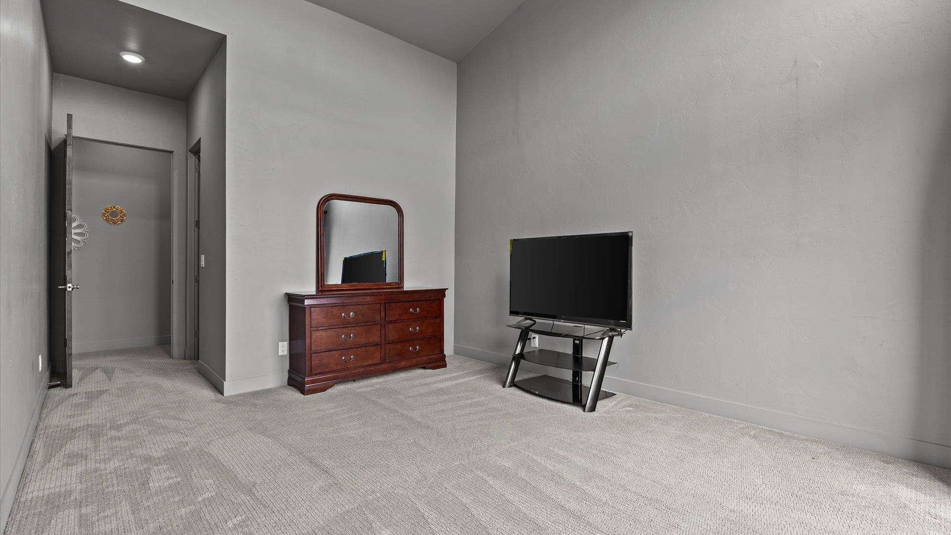 380 W Ridges Boulevard Property Photo 18