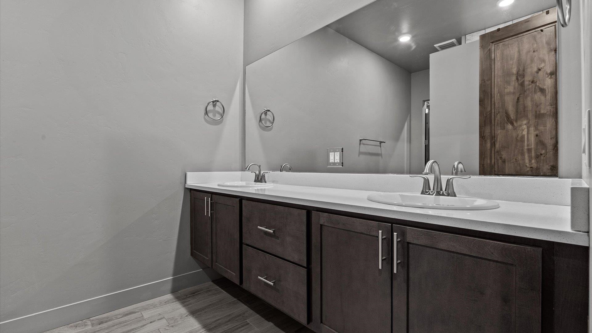 380 W Ridges Boulevard Property Photo 19