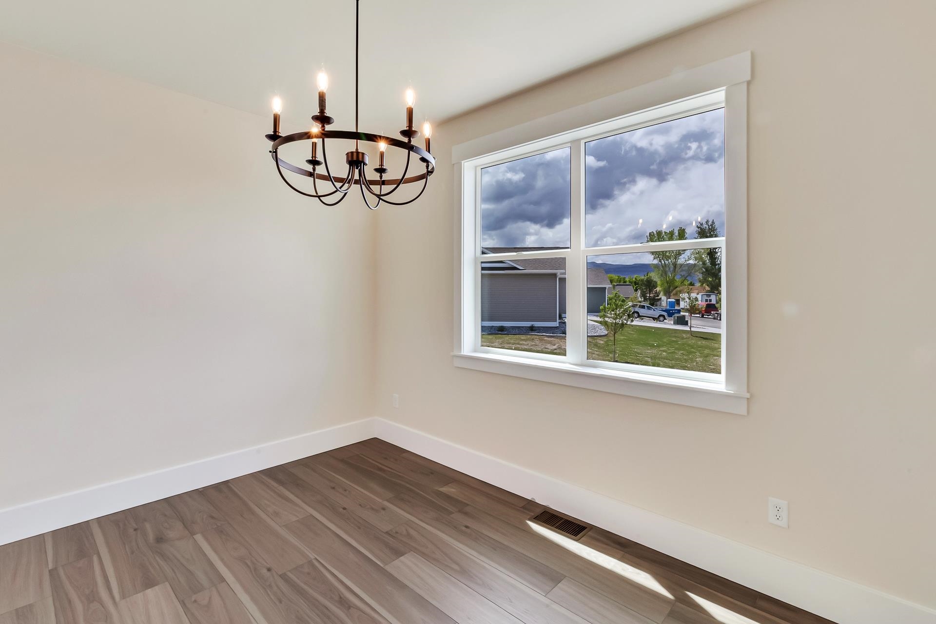 1024 Snowdrop Court Property Photo 8
