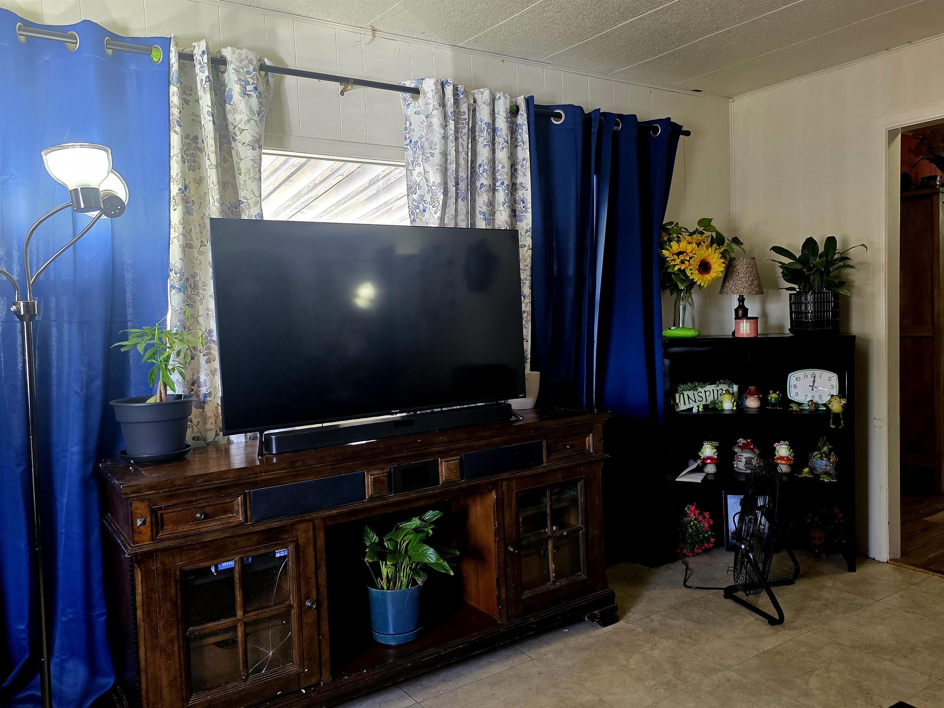 2860 Hall Avenue Property Photo 4