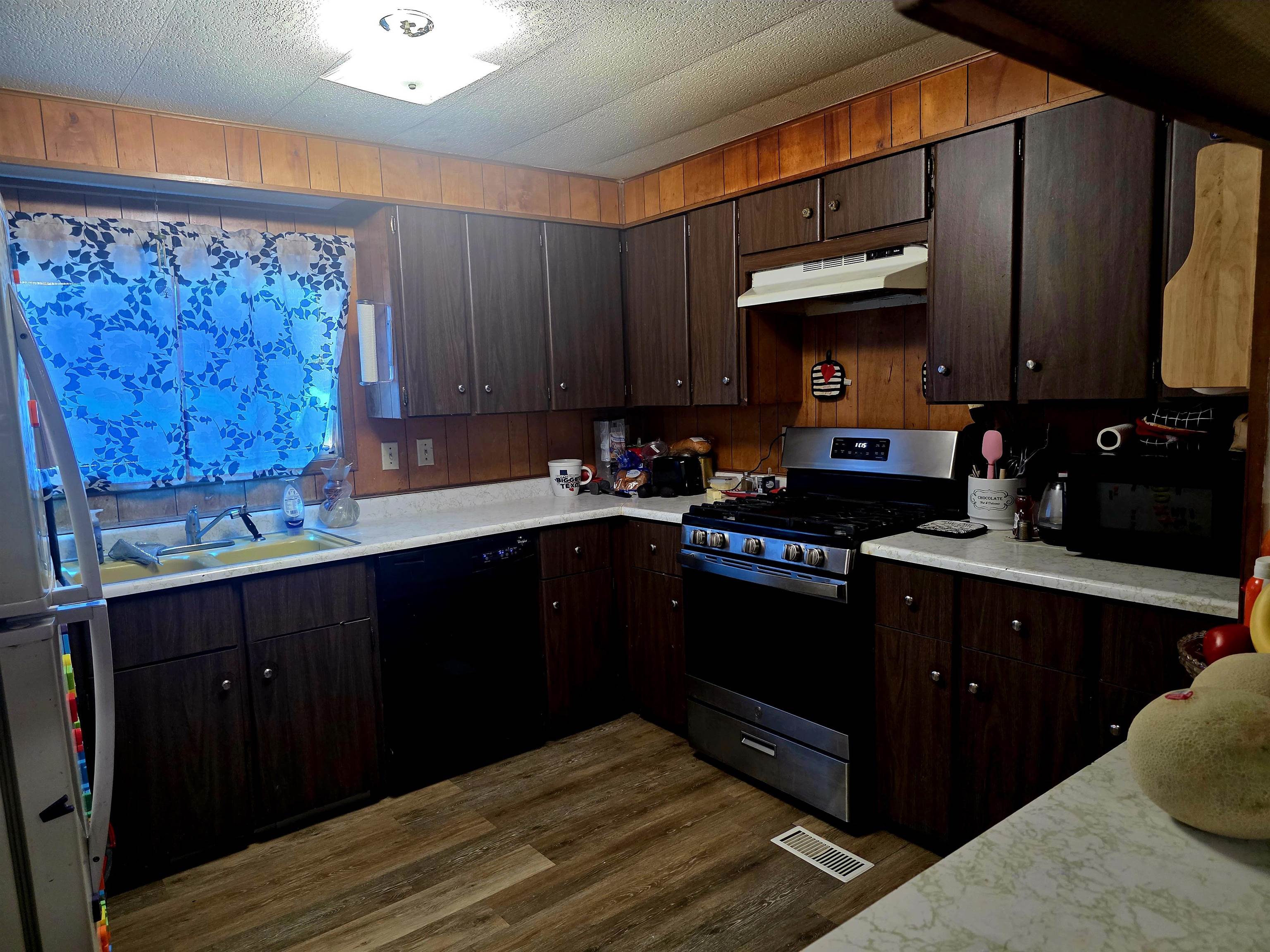 2860 Hall Avenue Property Photo 9