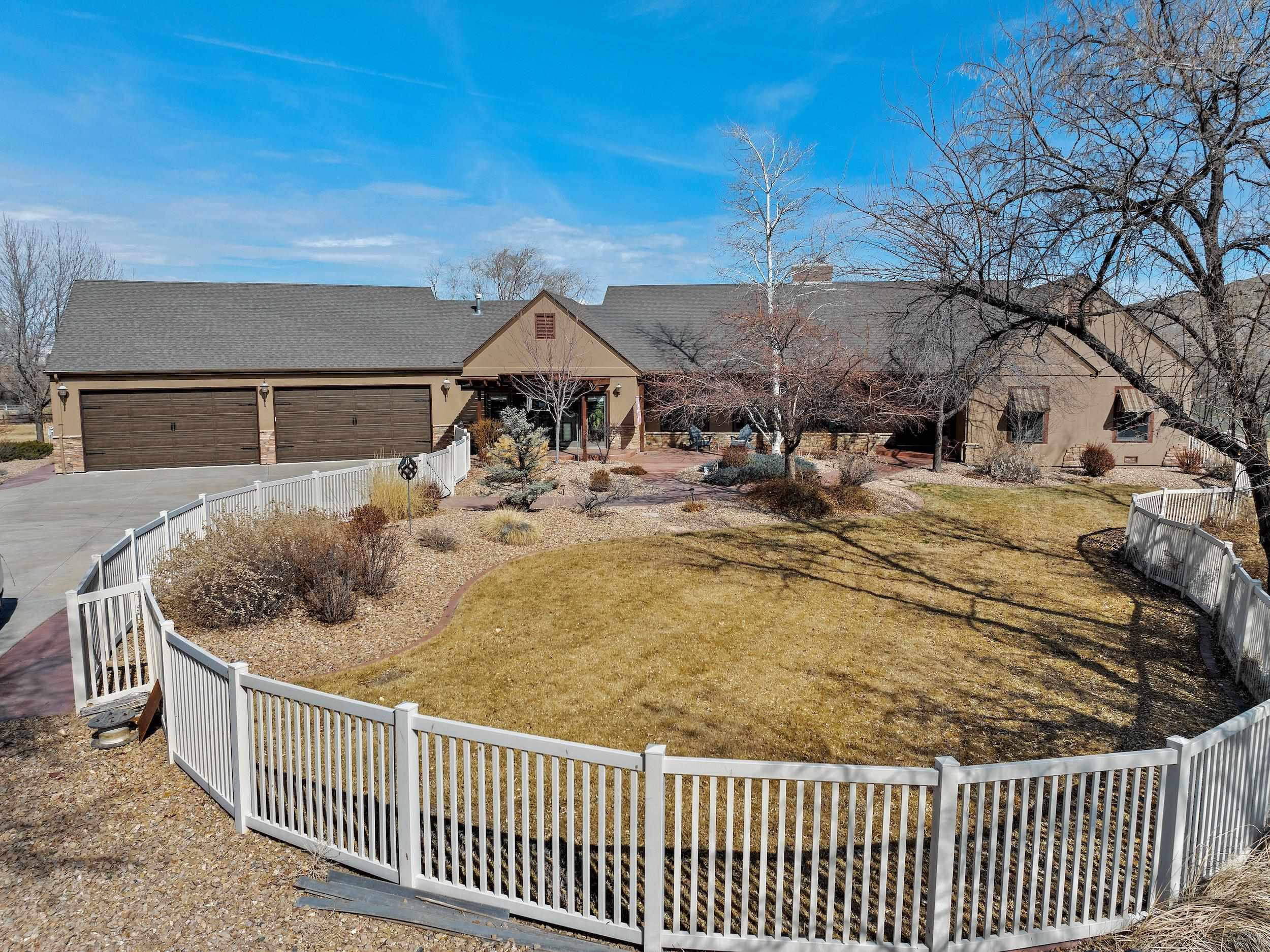 2111 Desert Hills Road Property Photo 3
