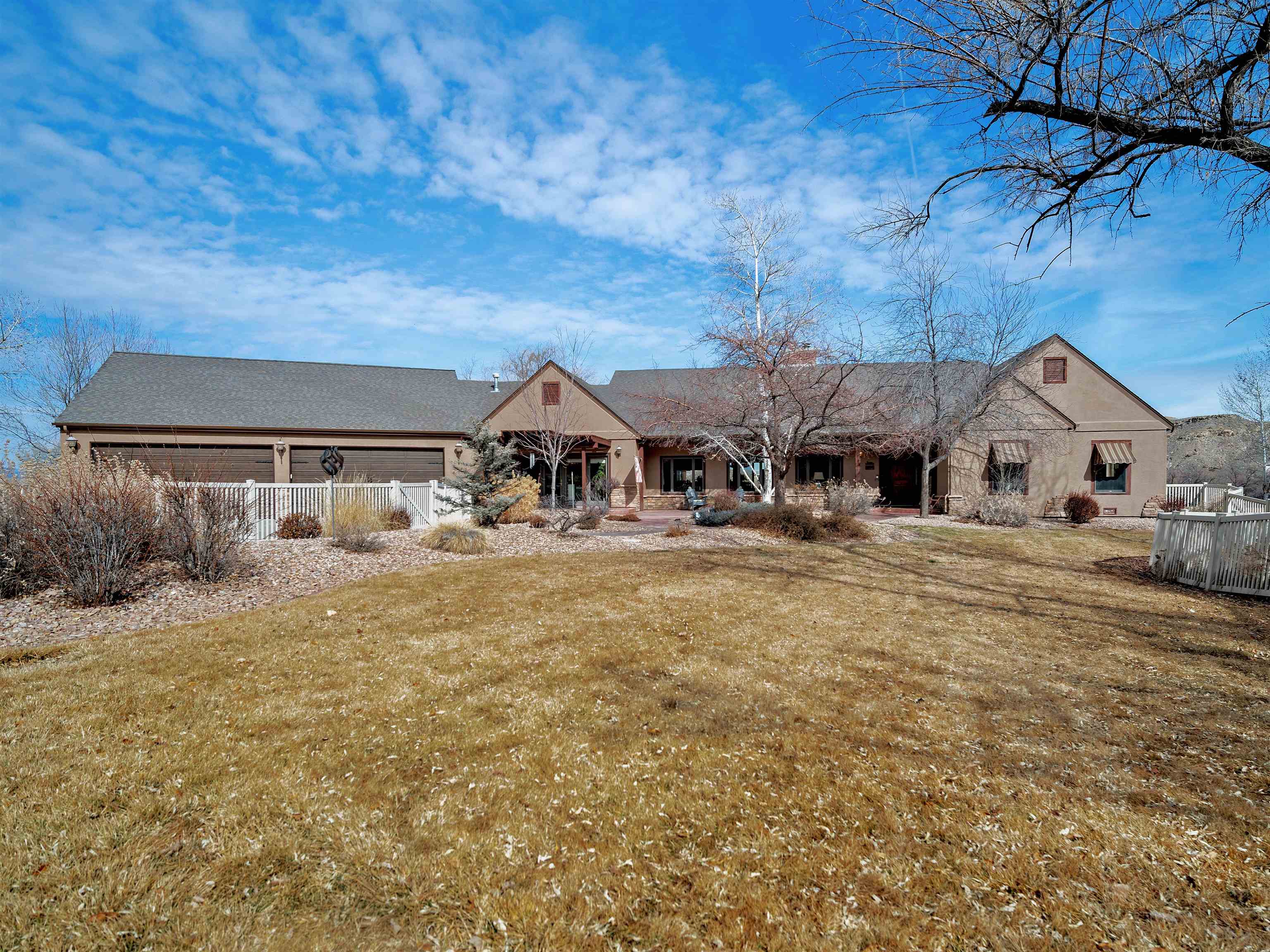 2111 Desert Hills Road Property Photo 4