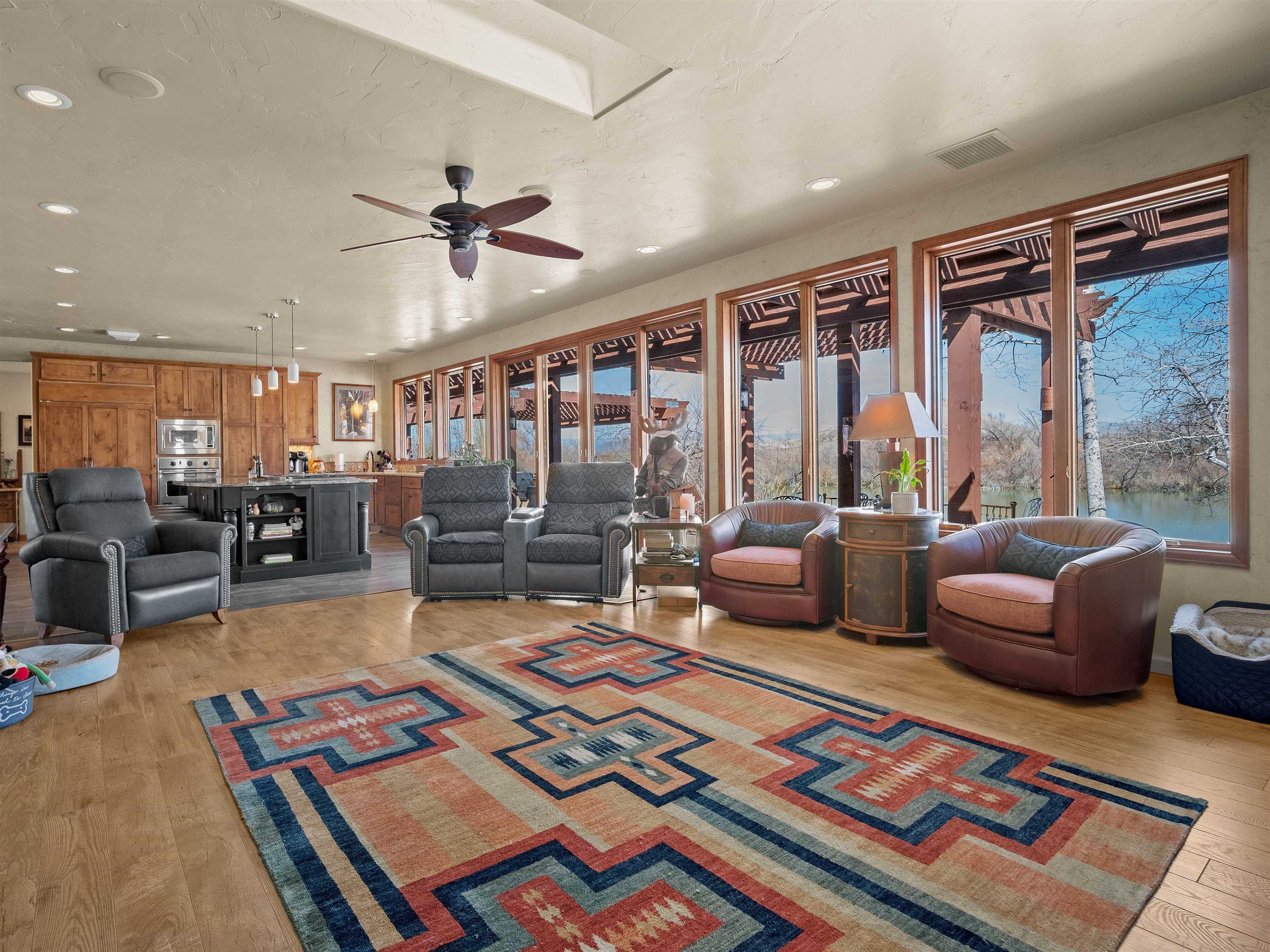 2111 Desert Hills Road Property Photo 9